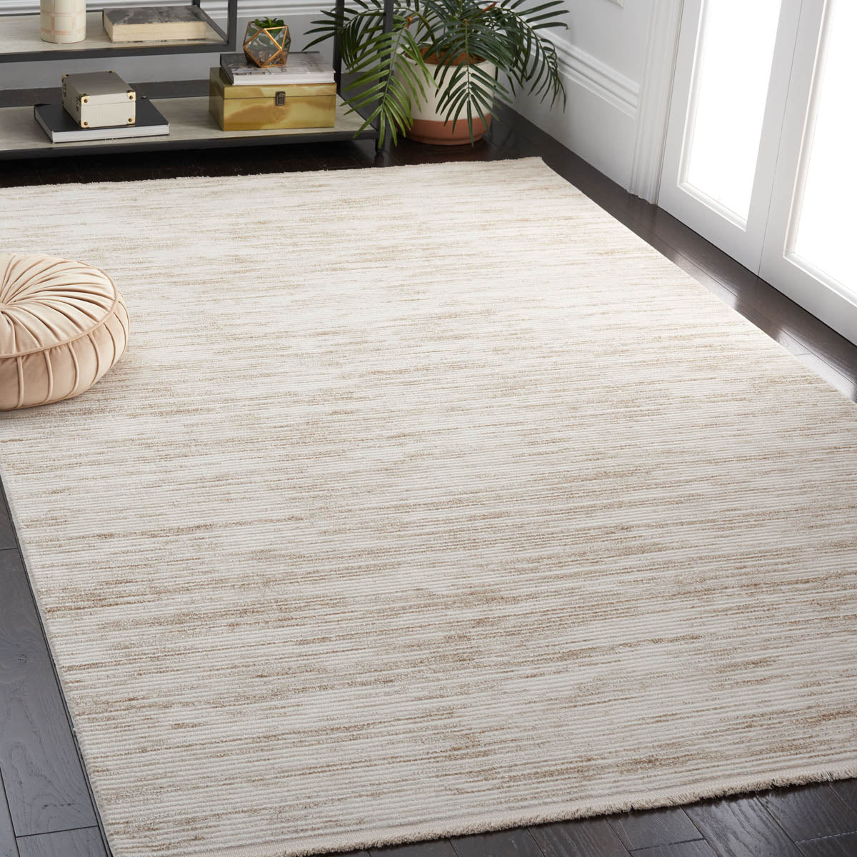 Safavieh Whisper Collection: WHS584A - Ivory / Beige