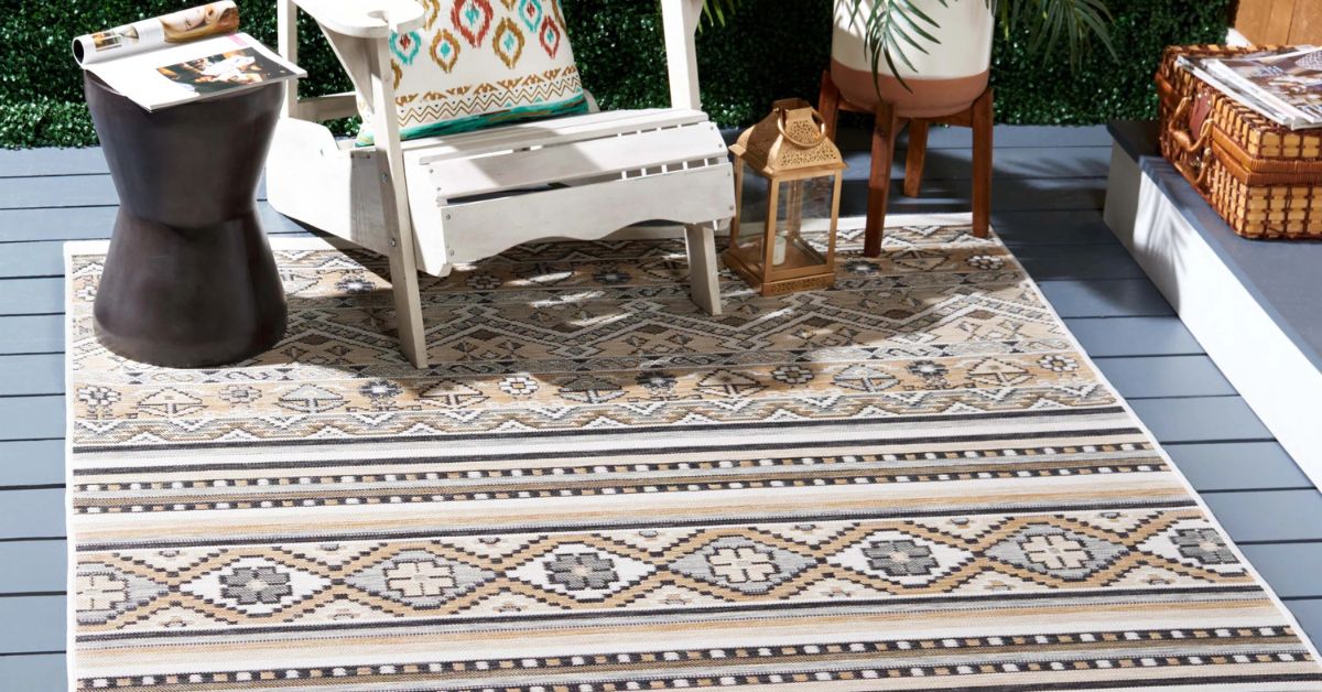 How To Choose the Right Outdoor Rug for Your Deck