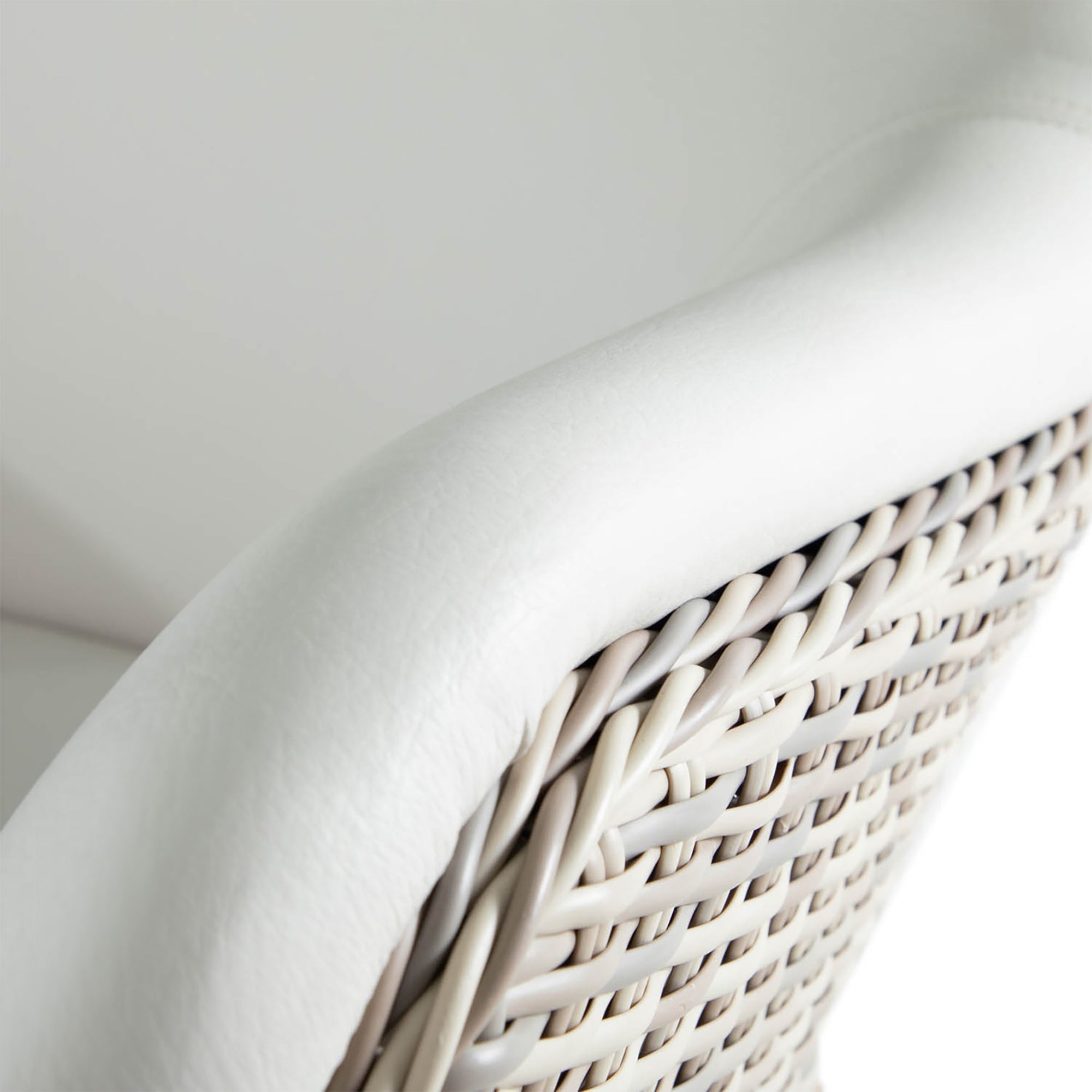 Natural/Linen Wicker