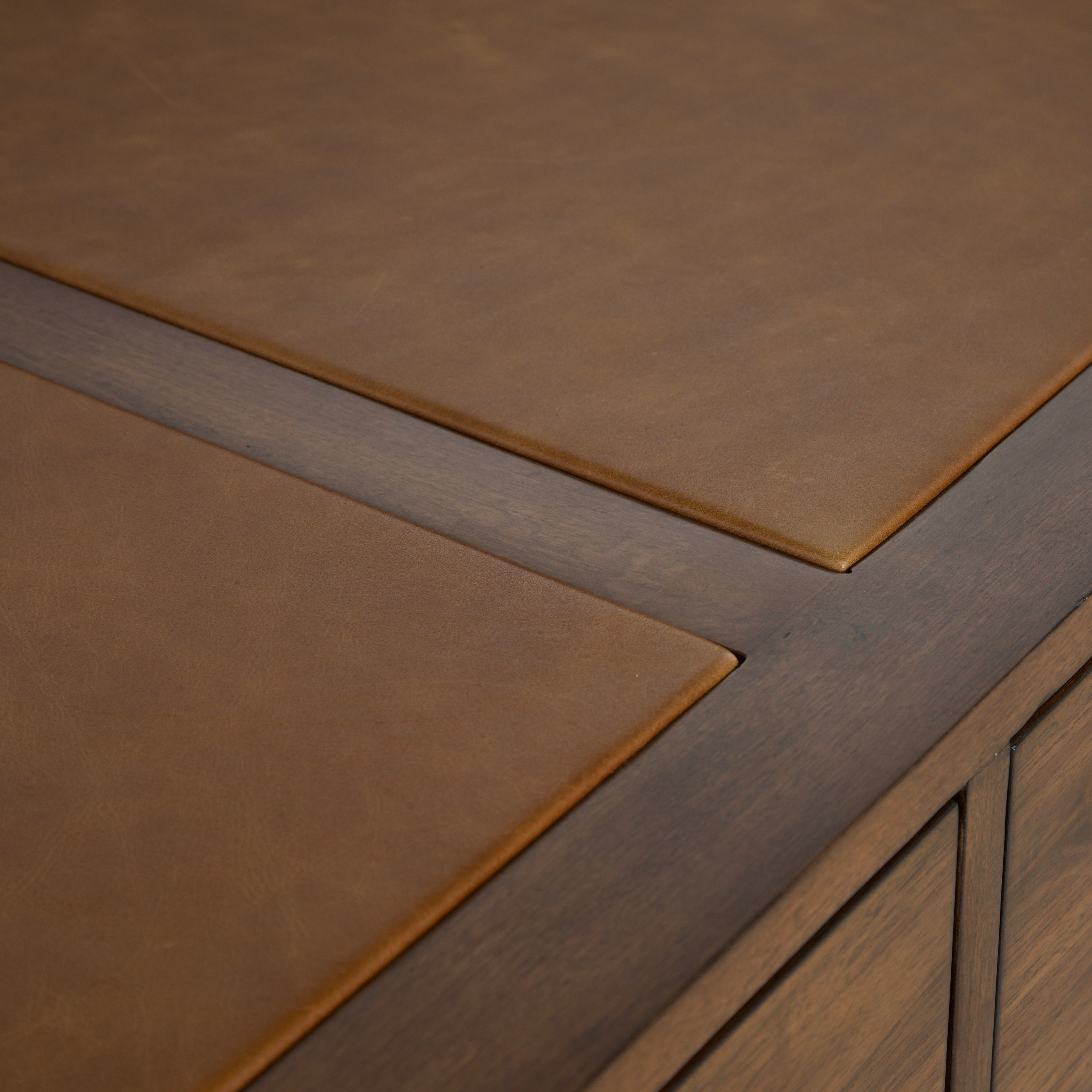 Avelino Saddle/Timber
