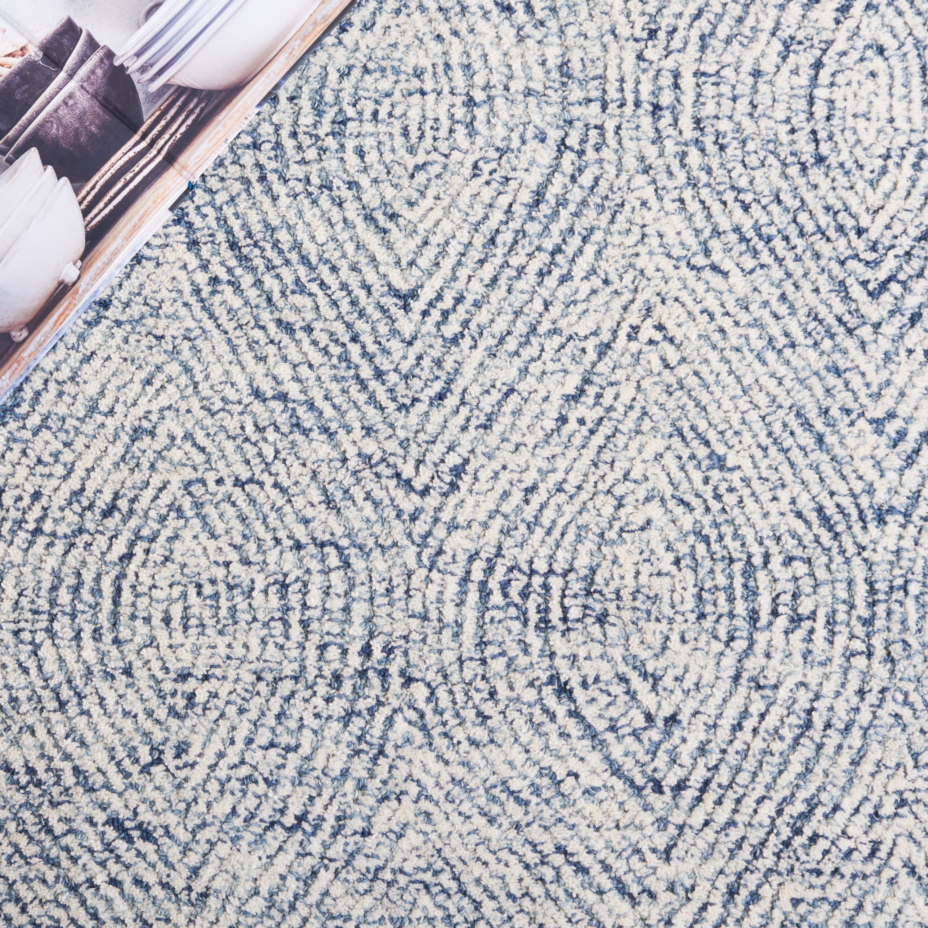 IVORY / NAVY