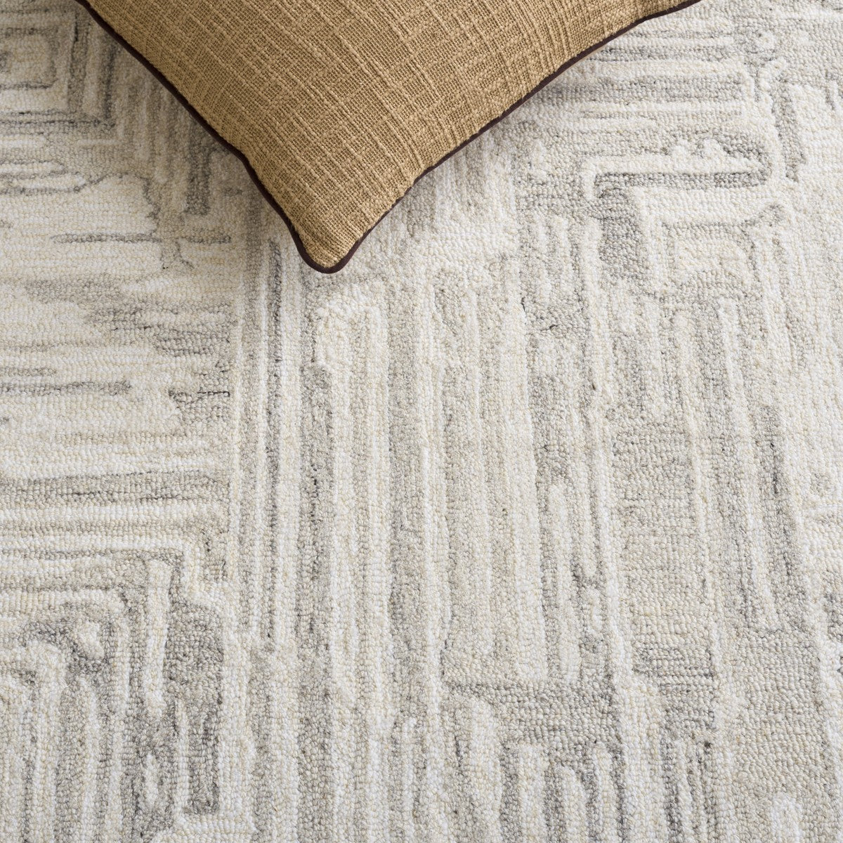 BEIGE / IVORY