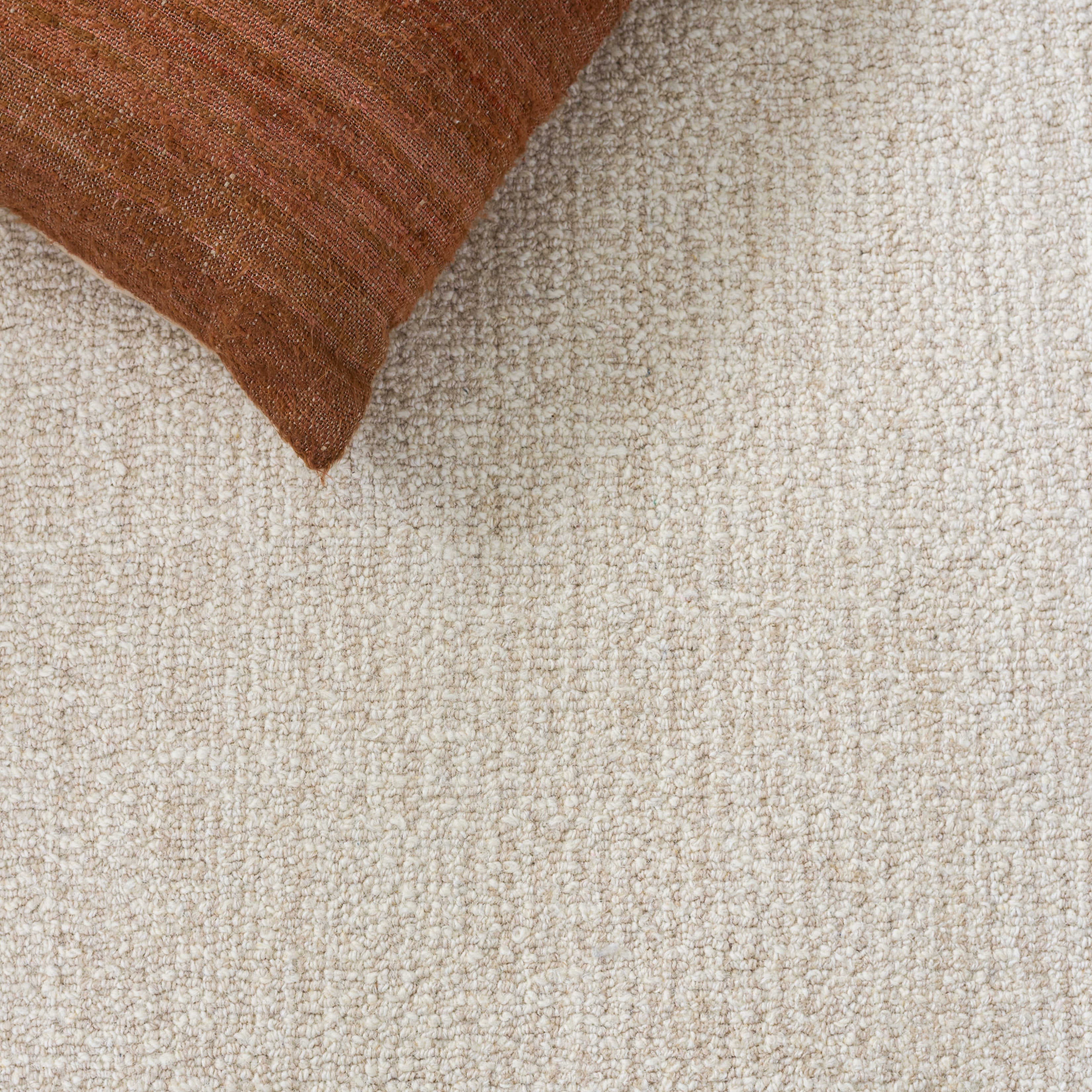 BEIGE / IVORY