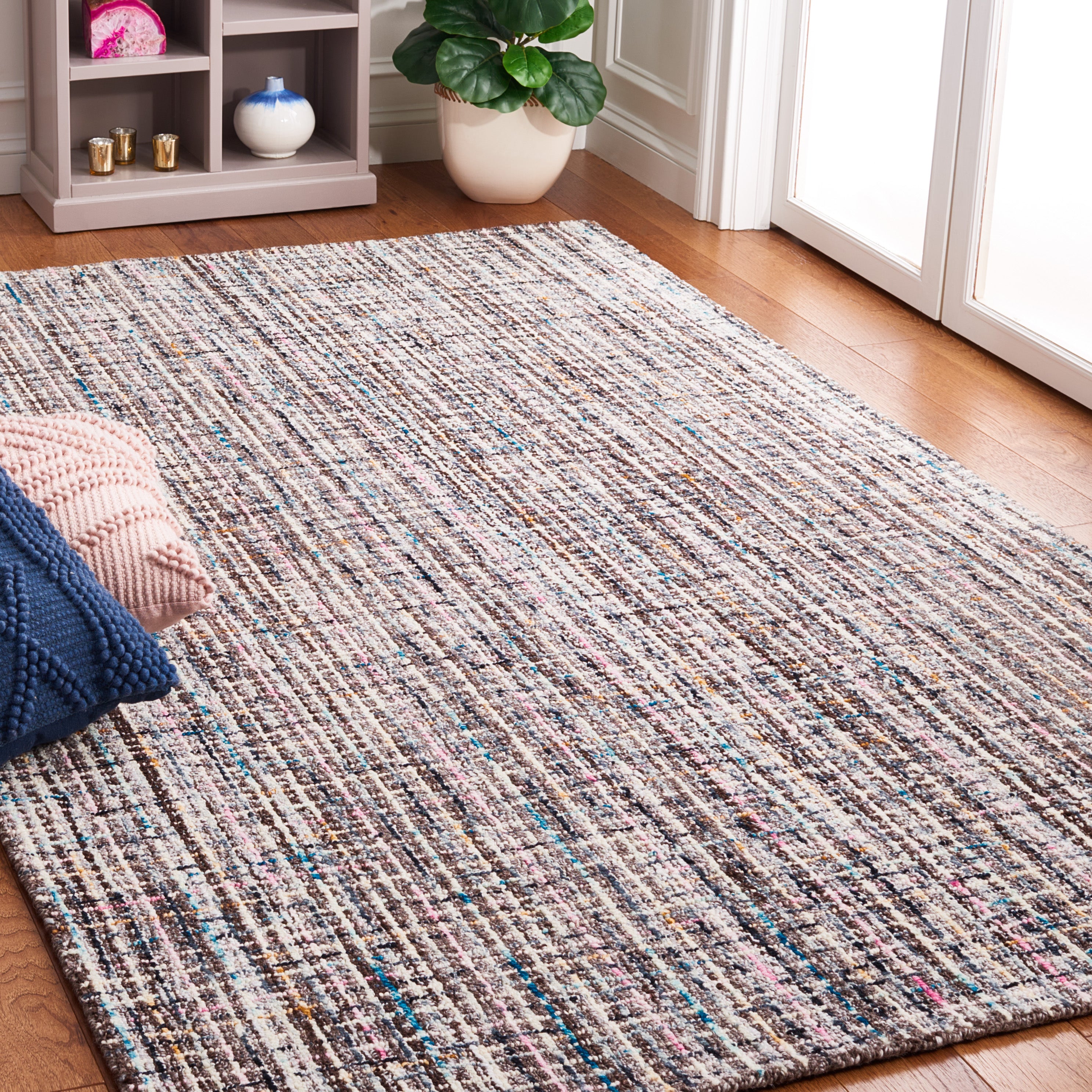 GREY / BROWN