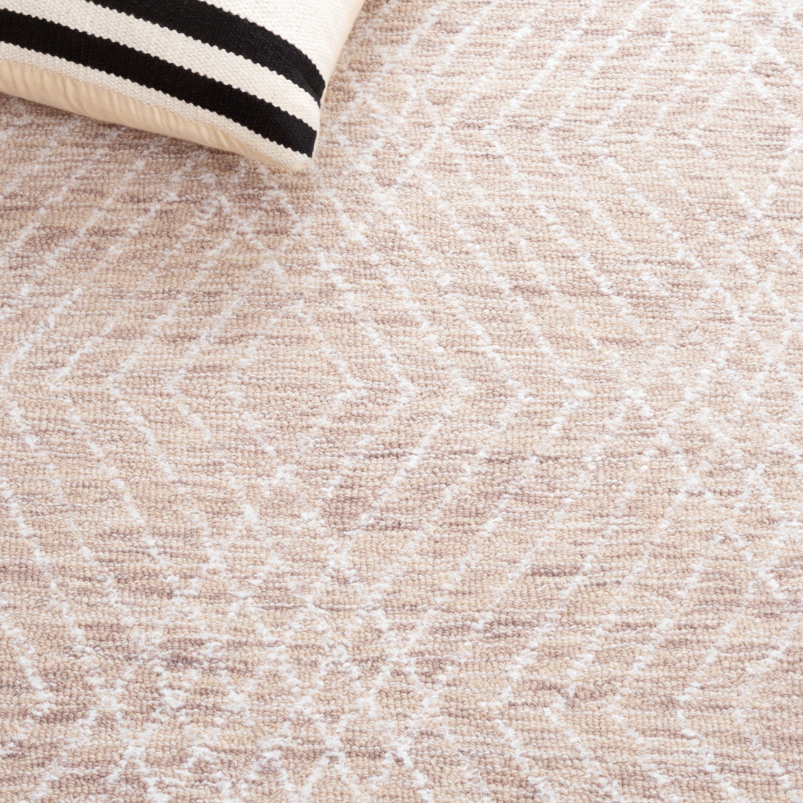 BEIGE / IVORY