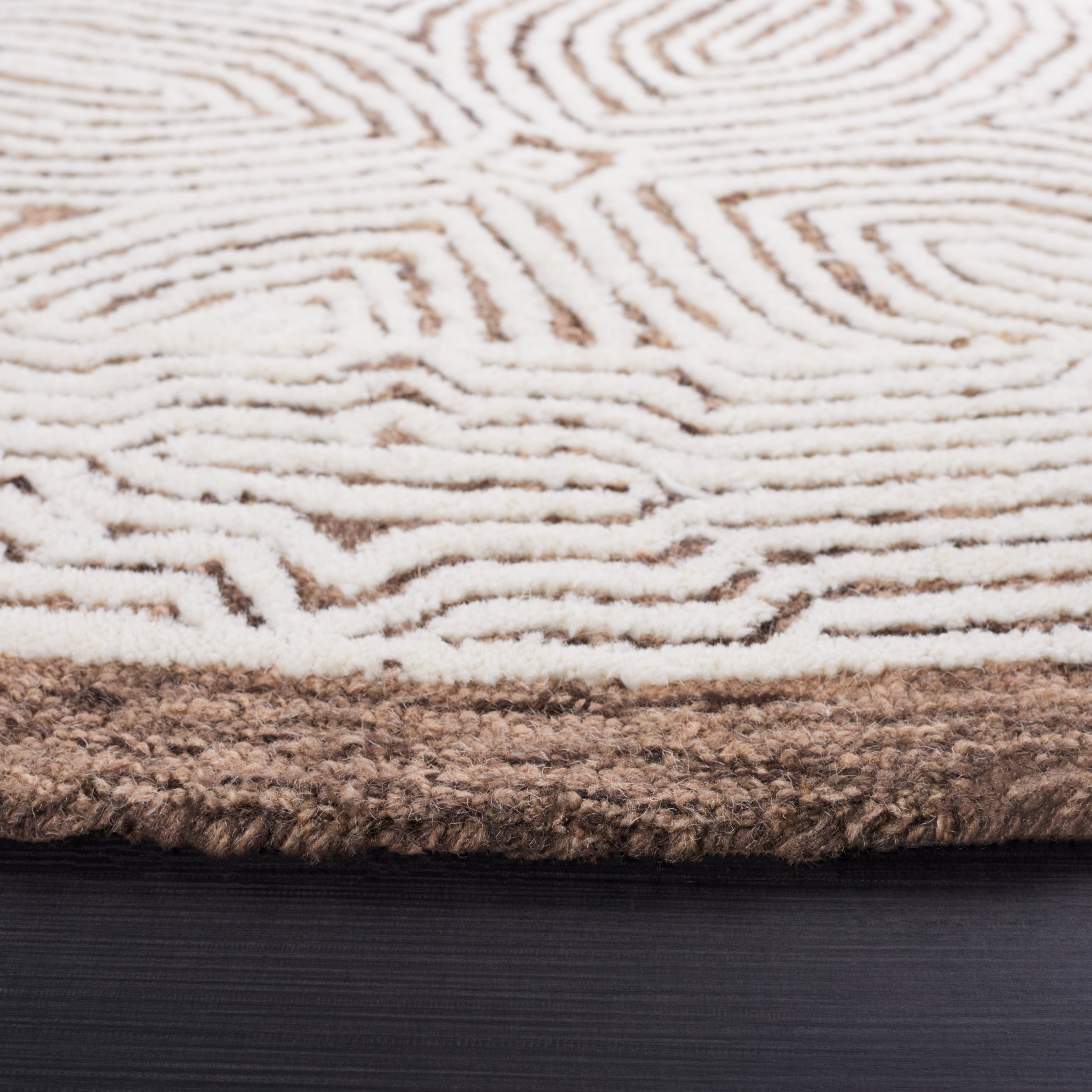 BEIGE / IVORY
