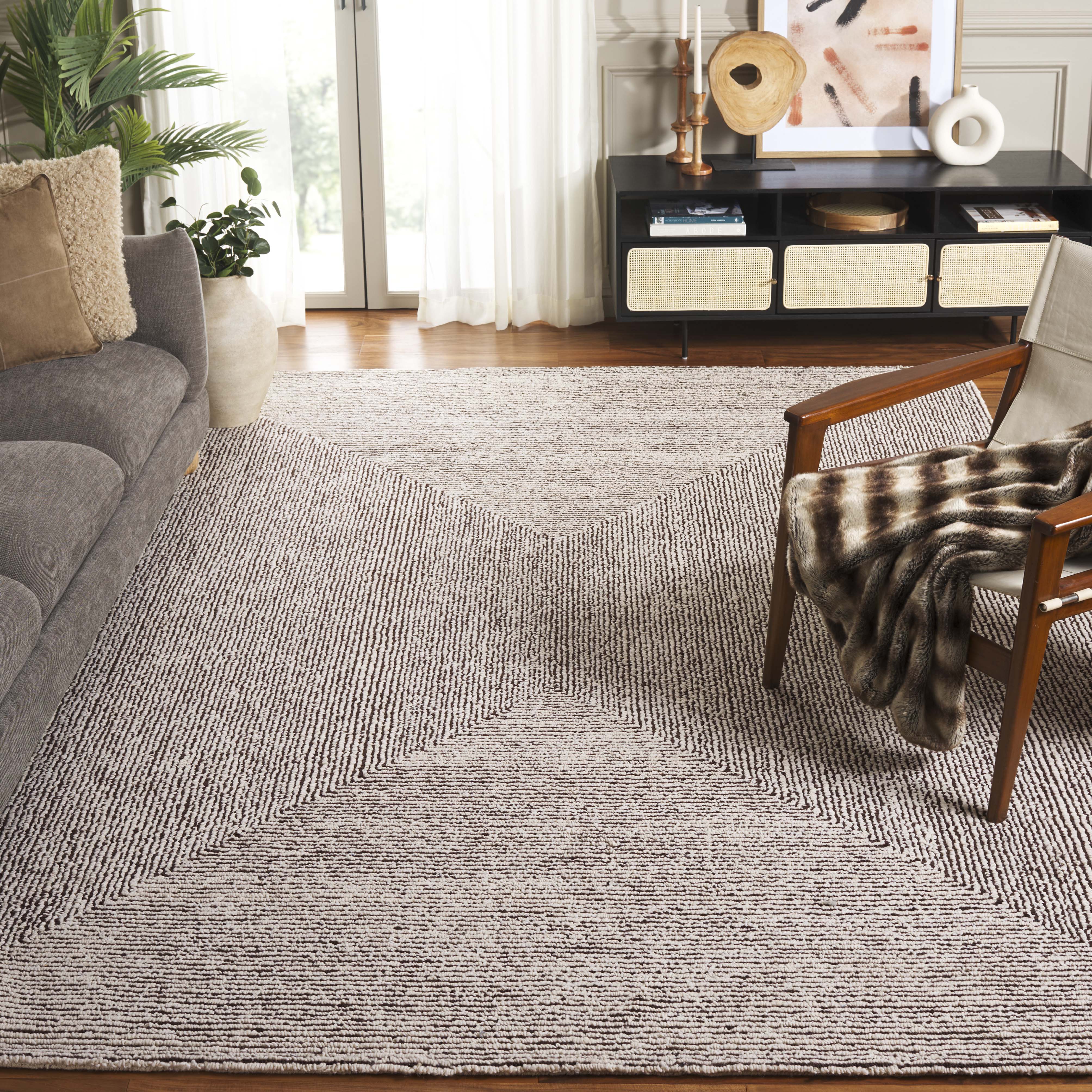 IVORY / BROWN