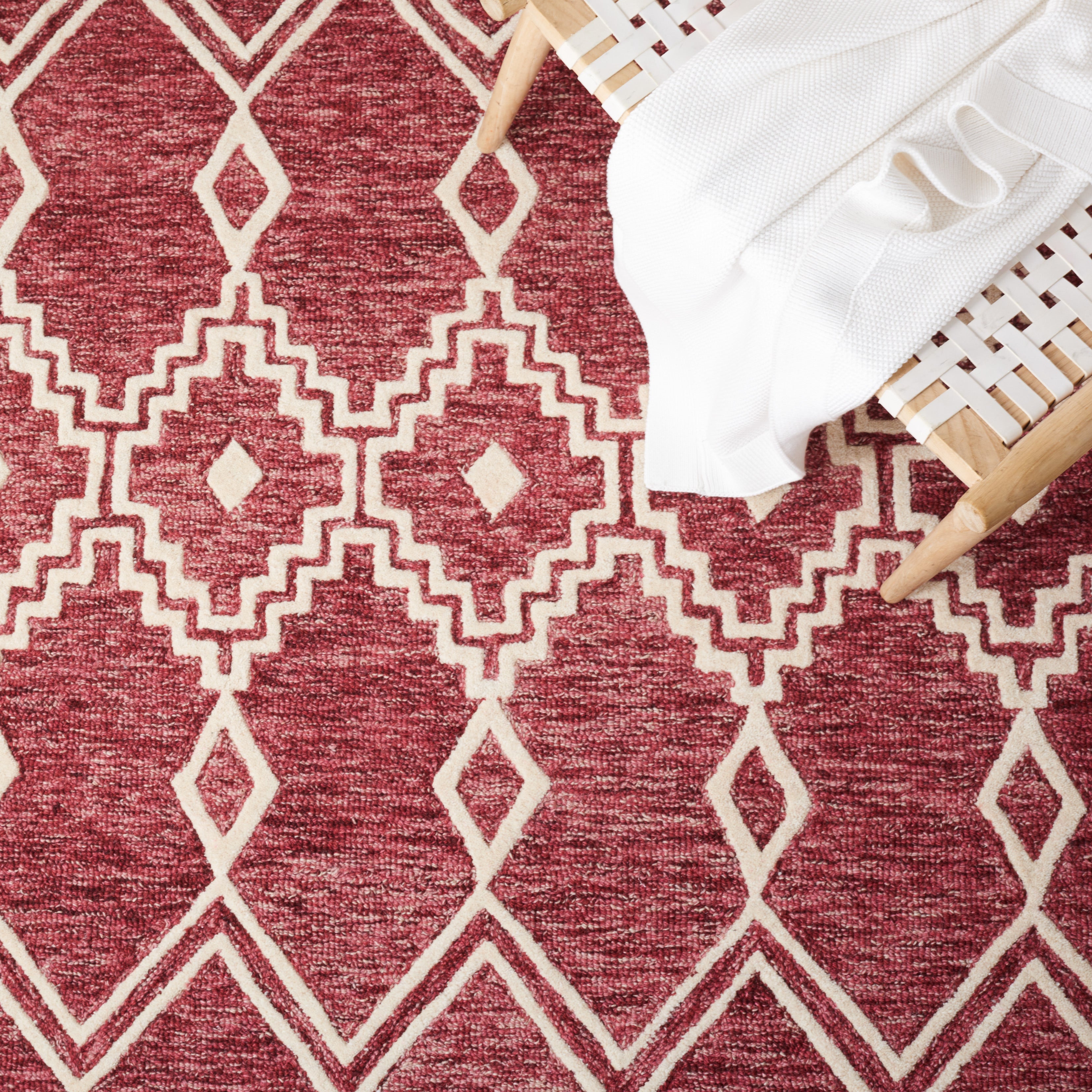 RED / IVORY