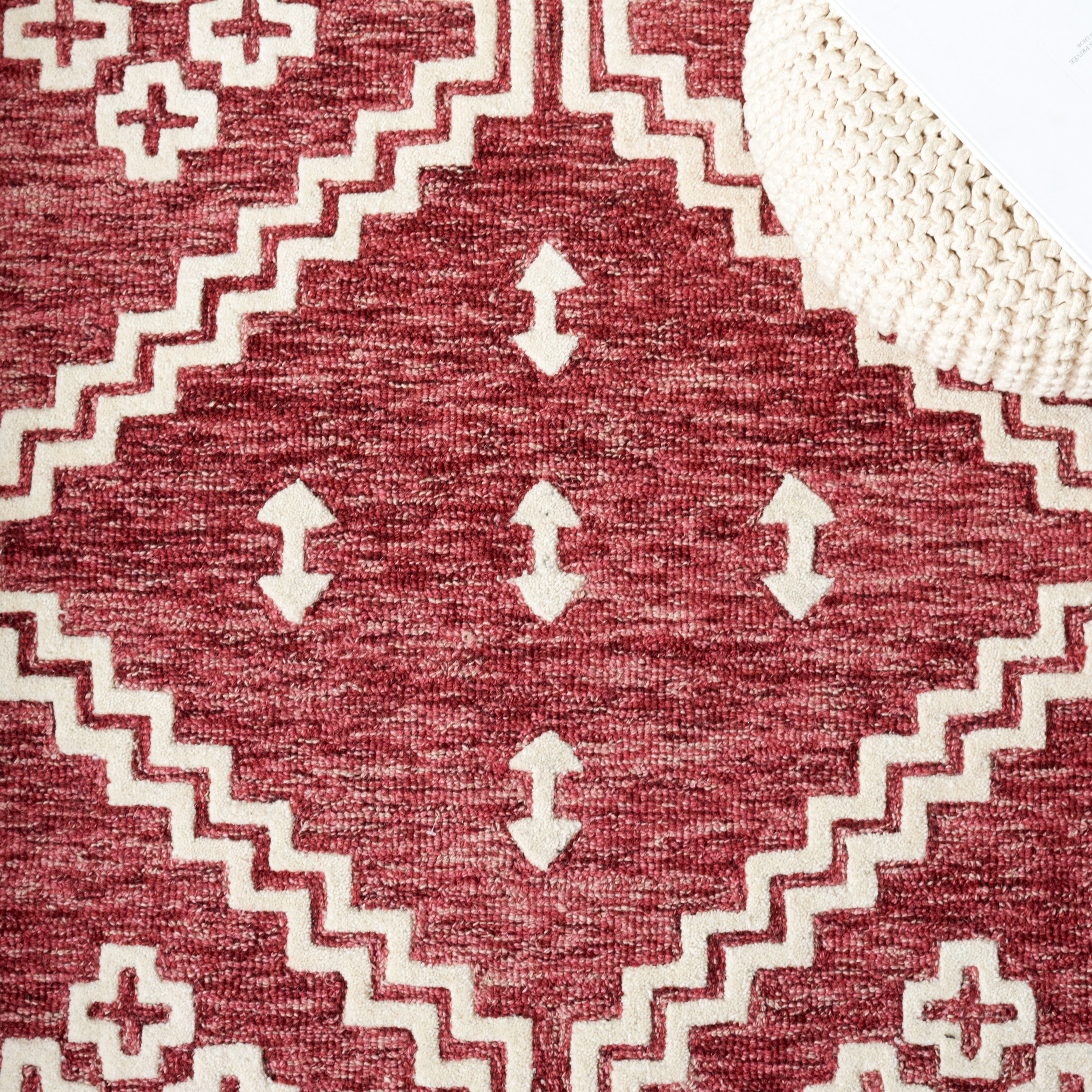 RED / IVORY