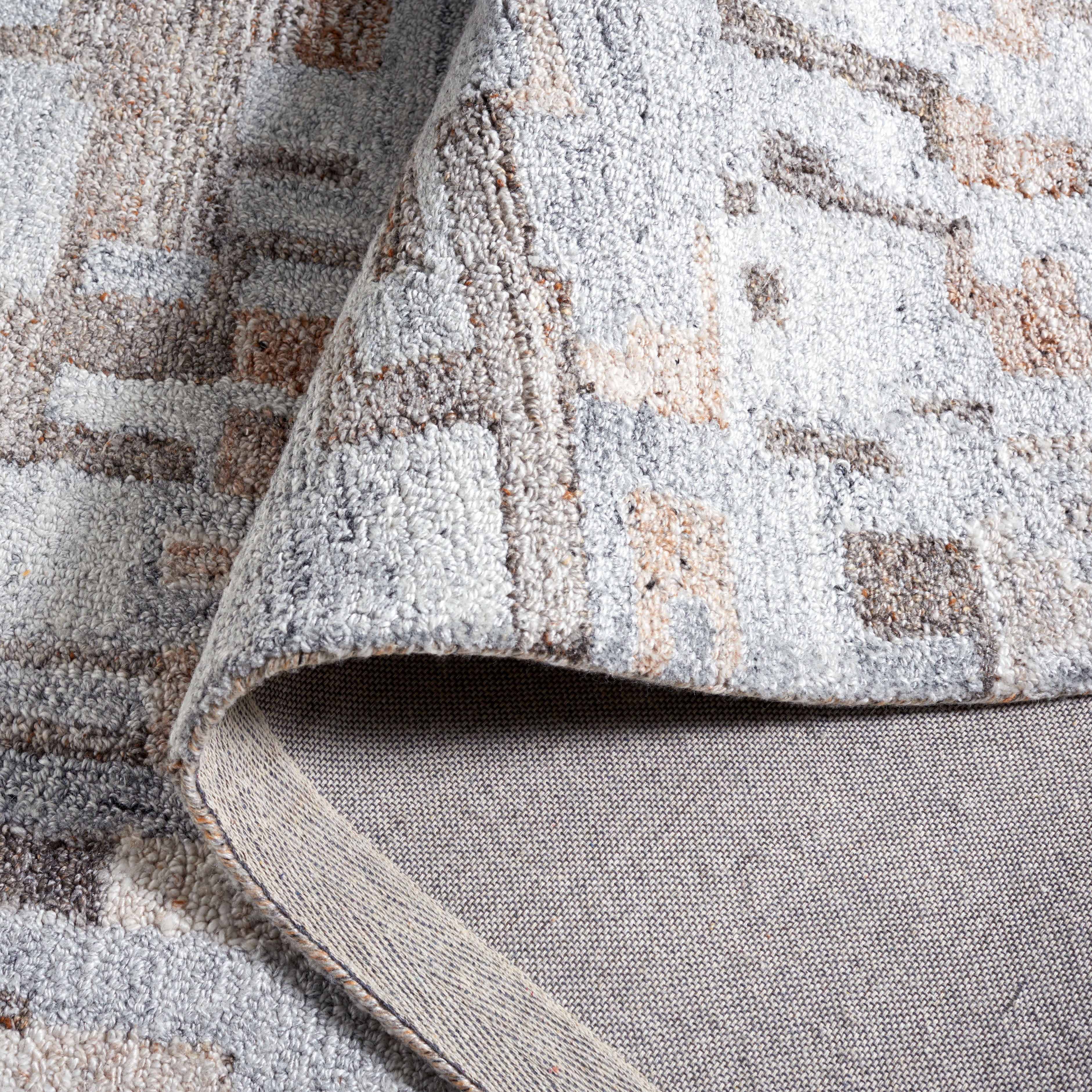 GREY / BROWN