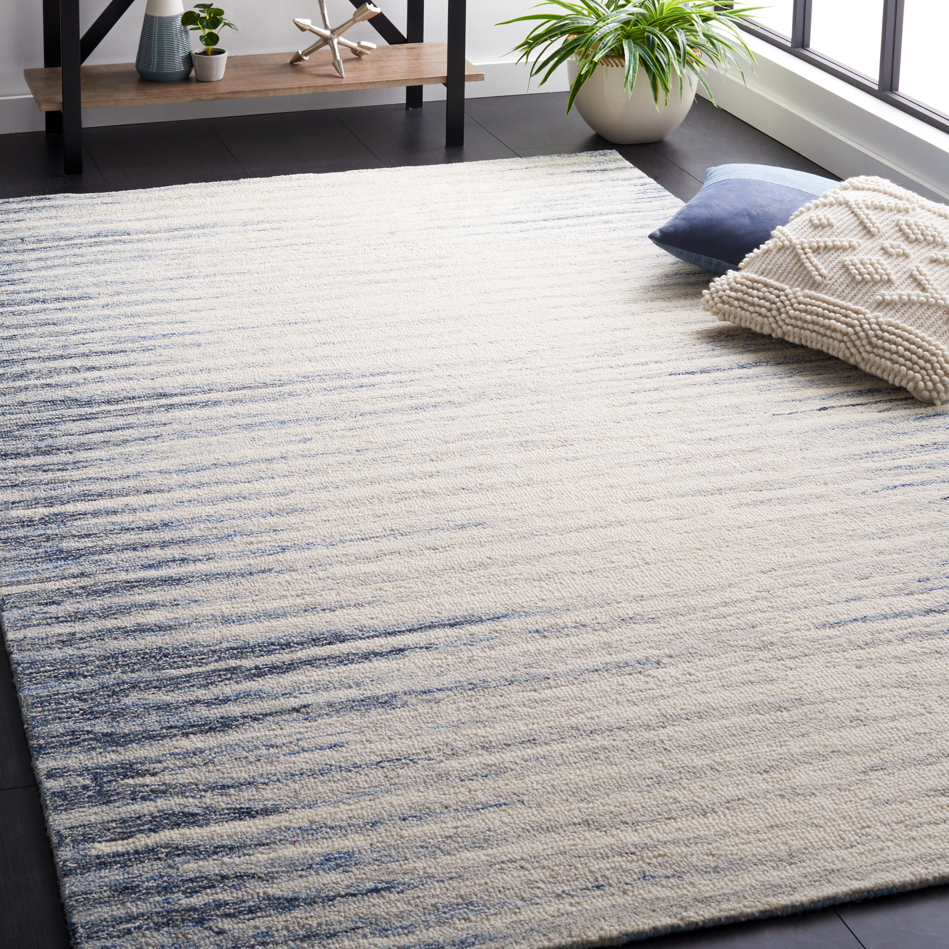 IVORY / DARK BLUE