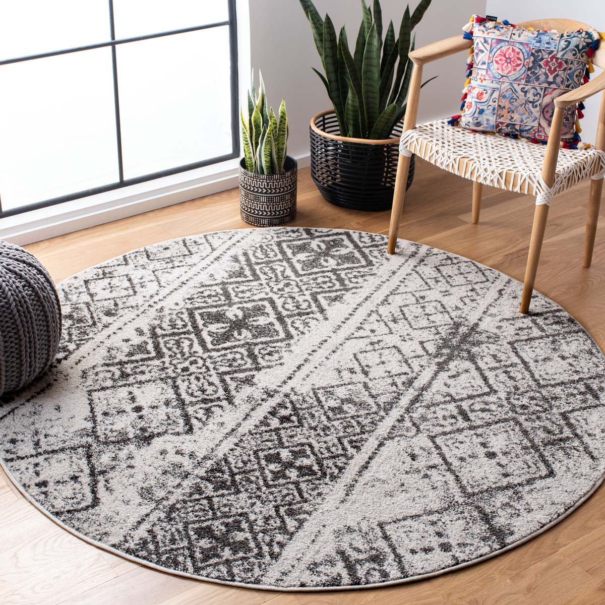 Safavieh Adirondack 111 Rug, Silver, ADR111 - Silver / Black