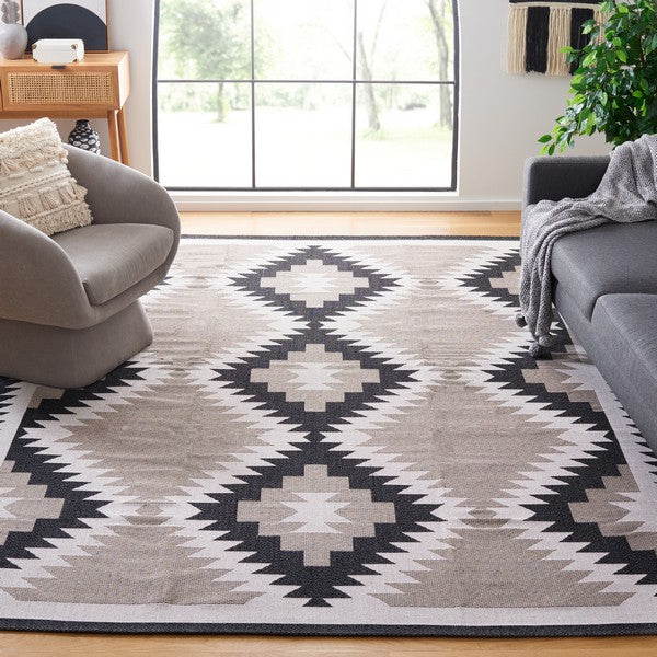Safavieh Augustine 438 Rug, Agt438 - Beige / Black