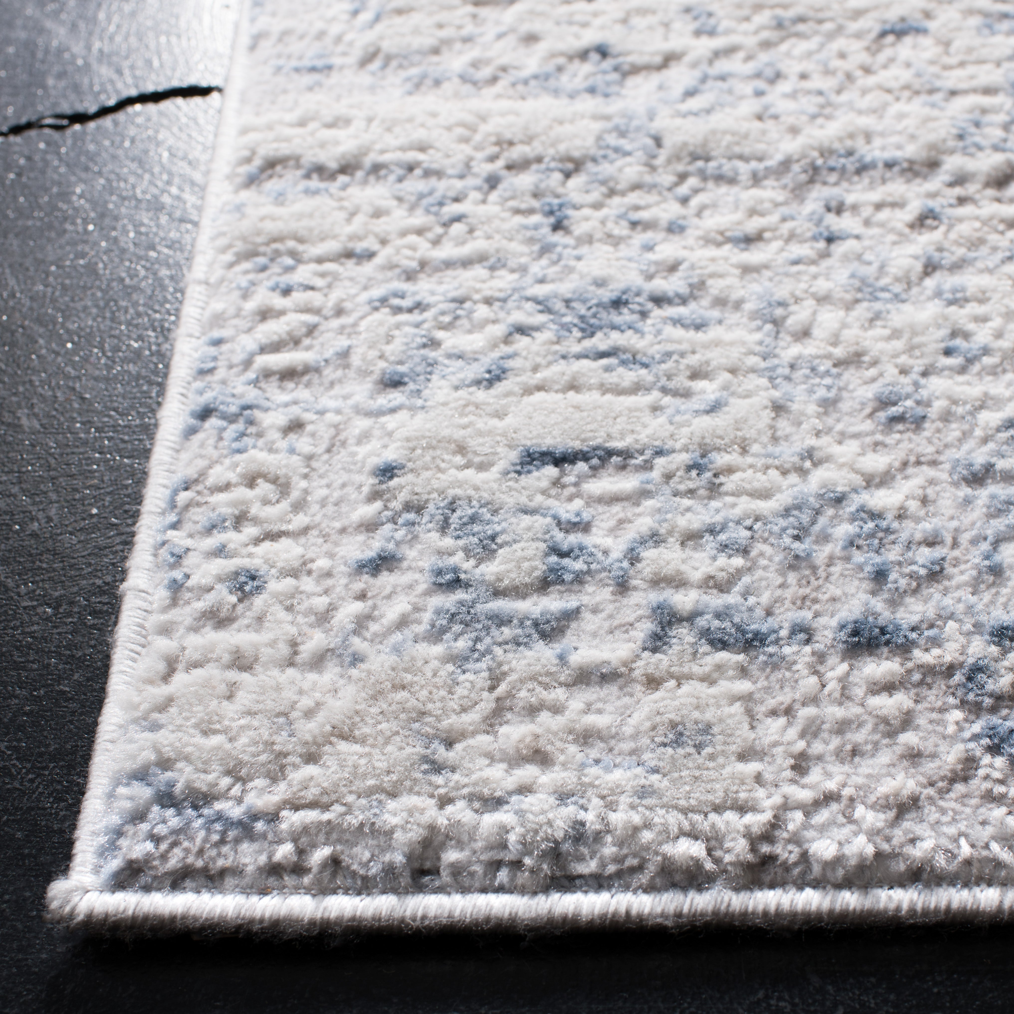 AMELIA 700 â€“ IVORY / BLUE