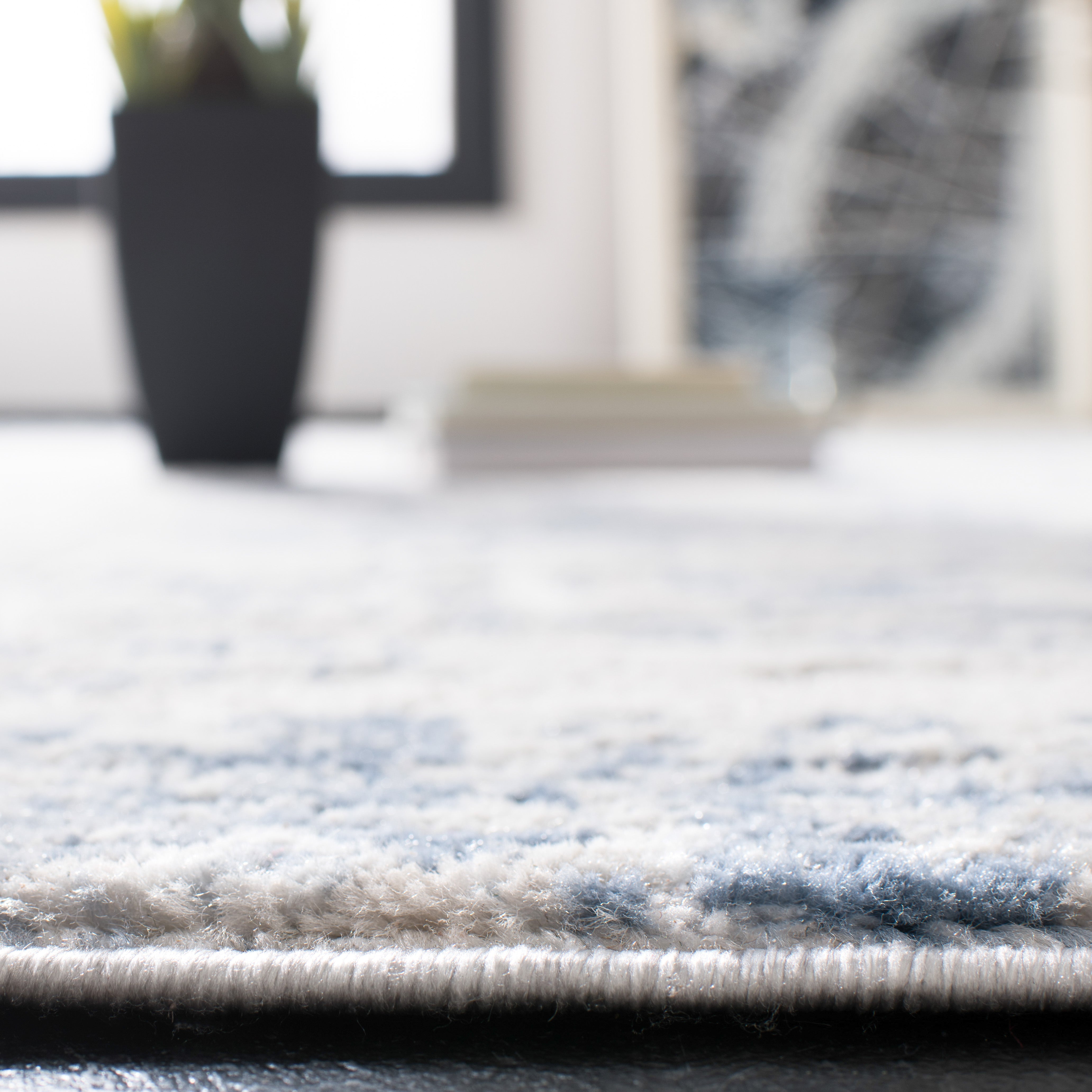 AMELIA 700 â€“ IVORY / BLUE