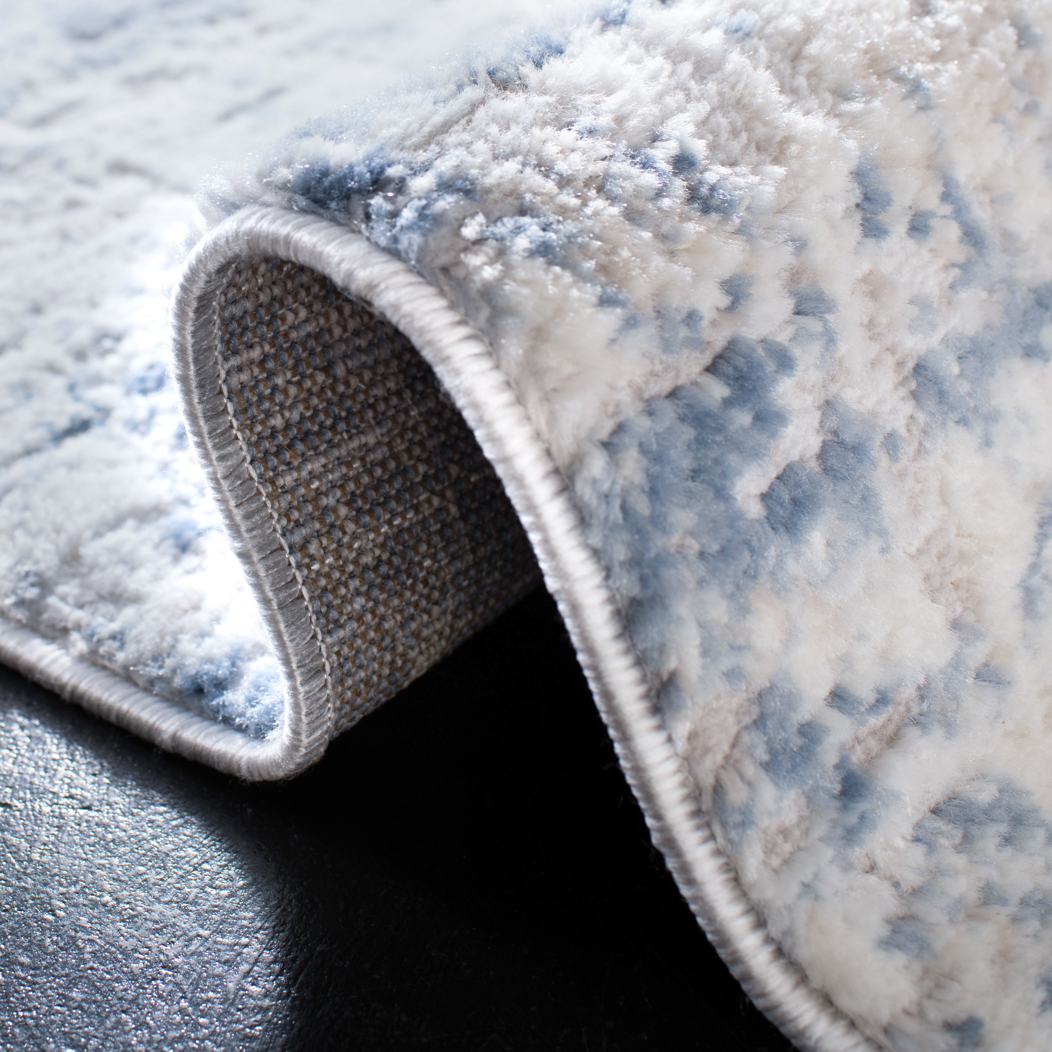 AMELIA 700 â€“ IVORY / BLUE
