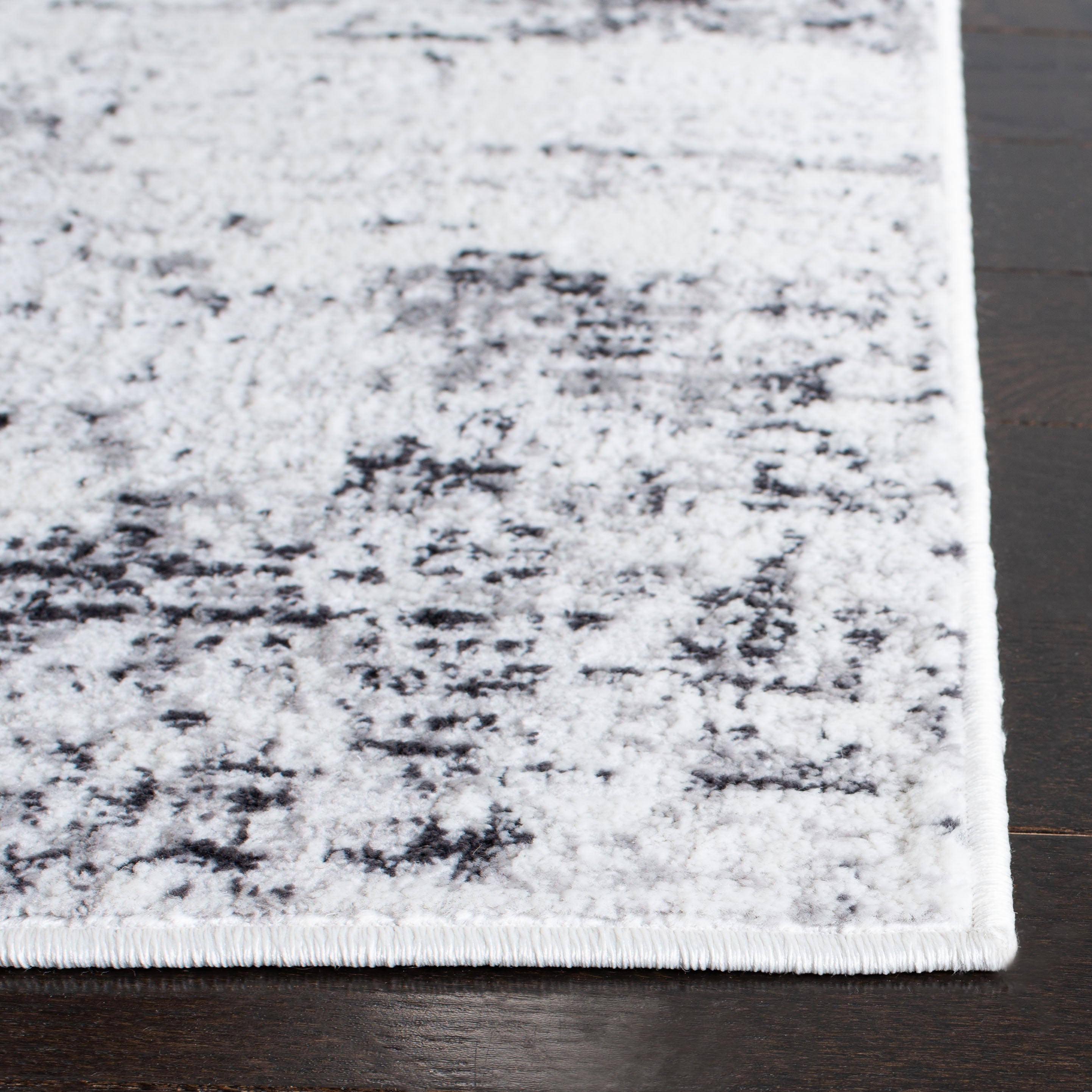 AMELIA 700 â€“ IVORY / GREY