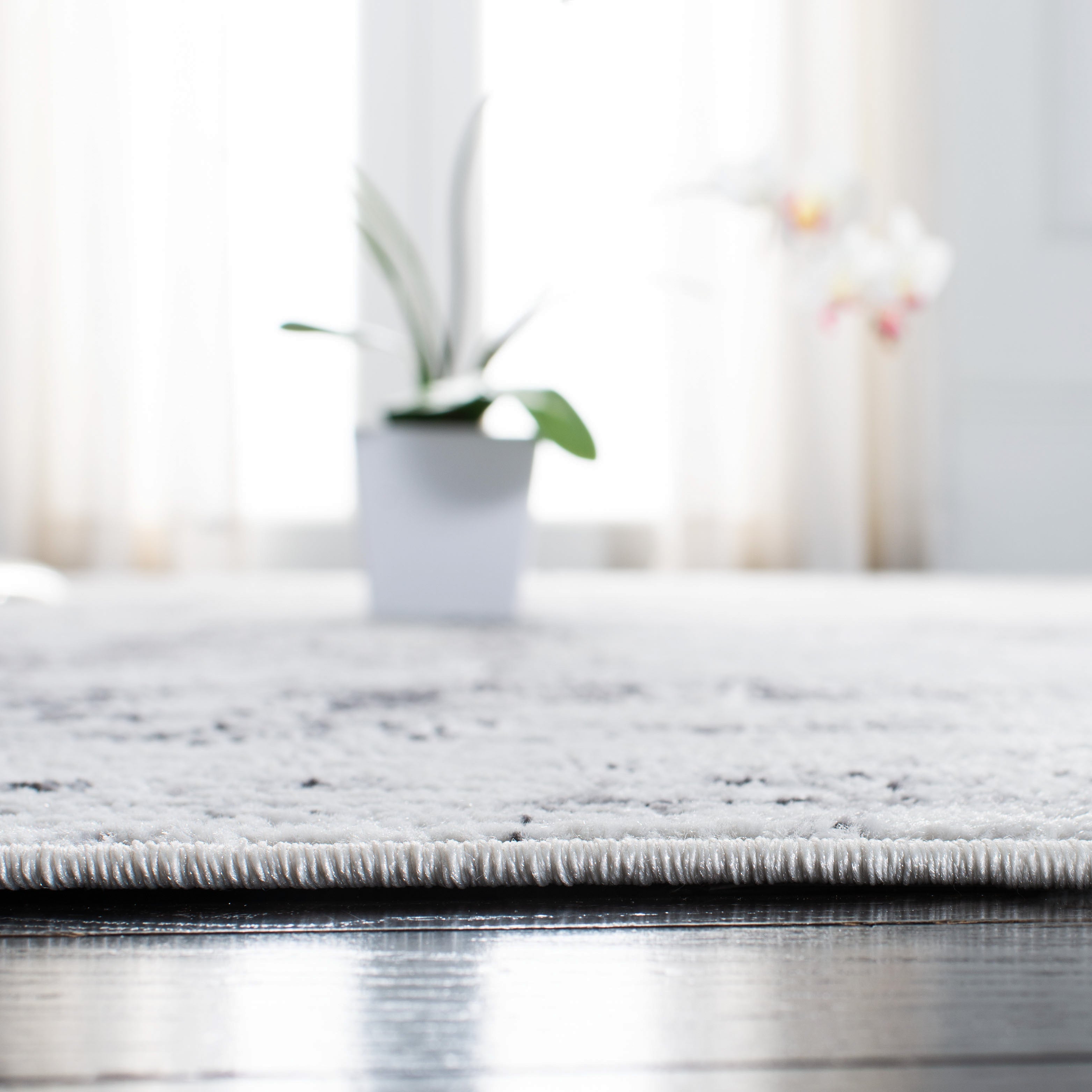AMELIA 700 â€“ IVORY / GREY