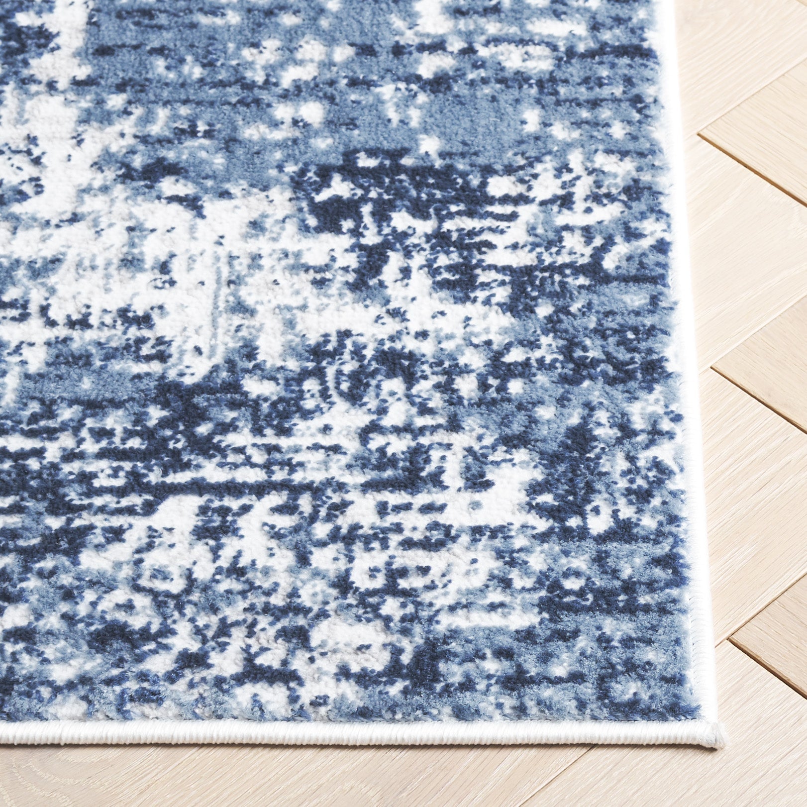 AMELIA 700 â€“ IVORY / DARK BLUE