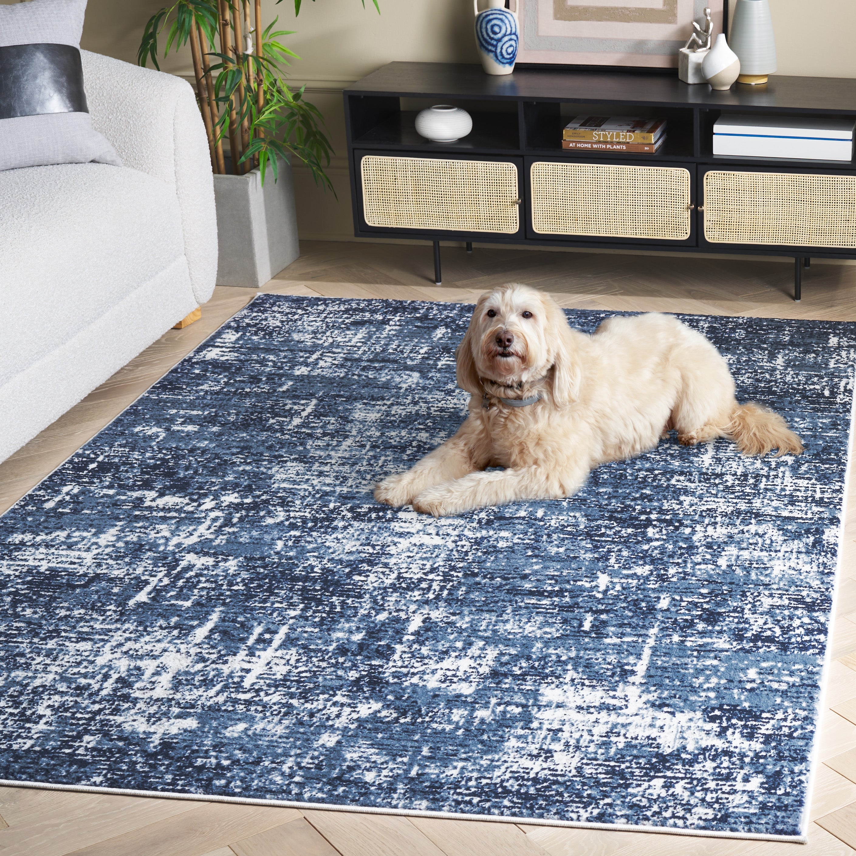 AMELIA 700 â€“ IVORY / DARK BLUE
