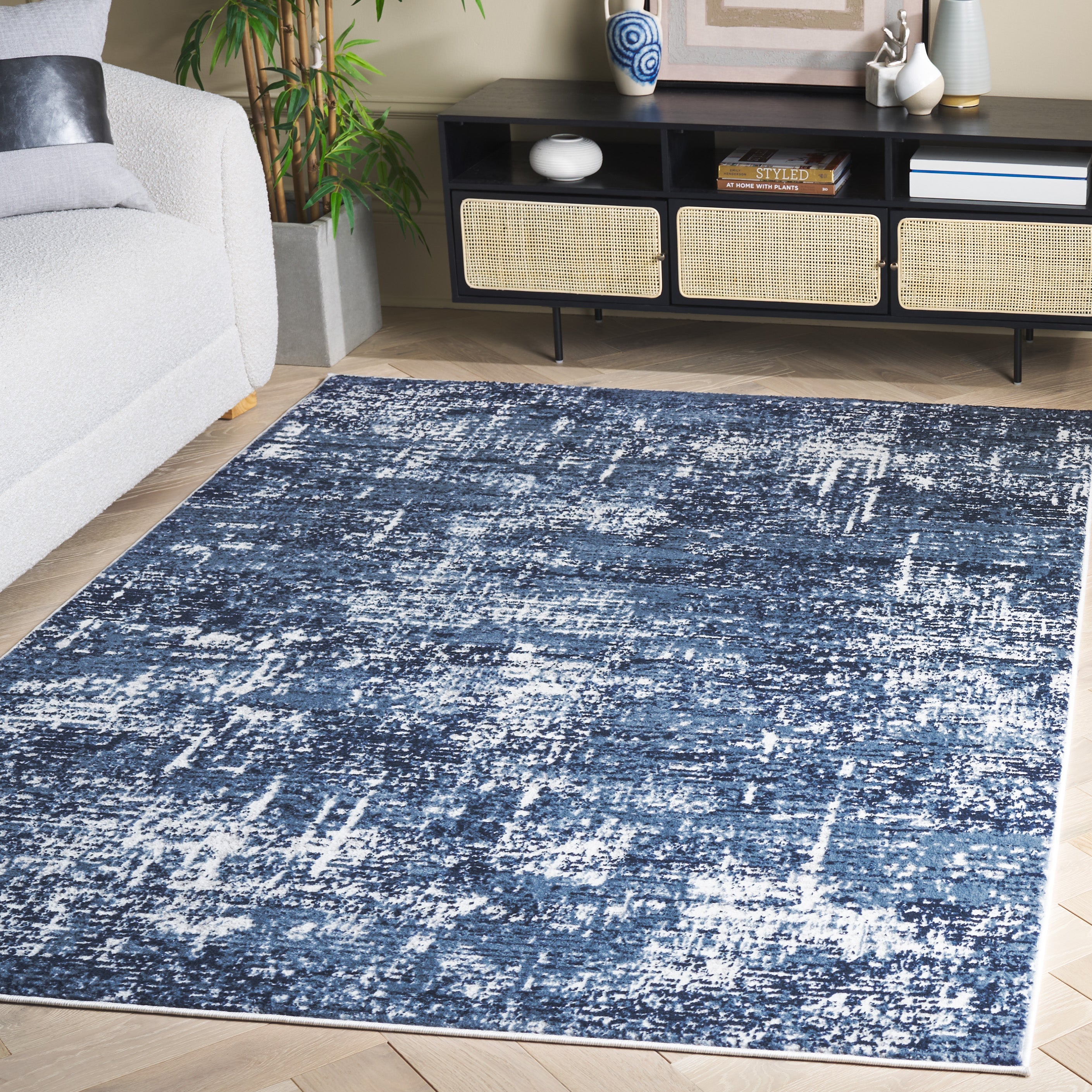 AMELIA 700 â€“ IVORY / DARK BLUE