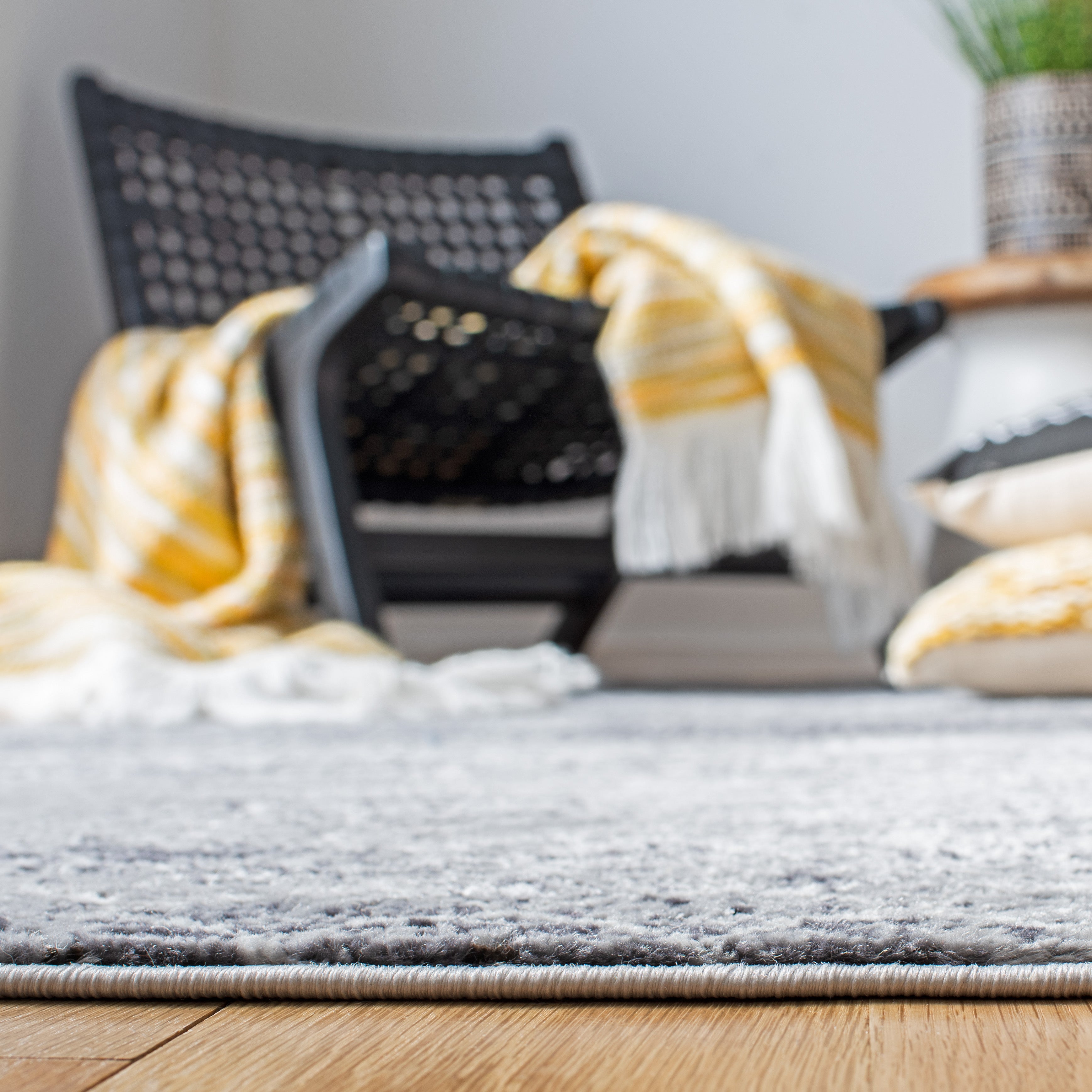 AMELIA 761 – GREY / IVORY