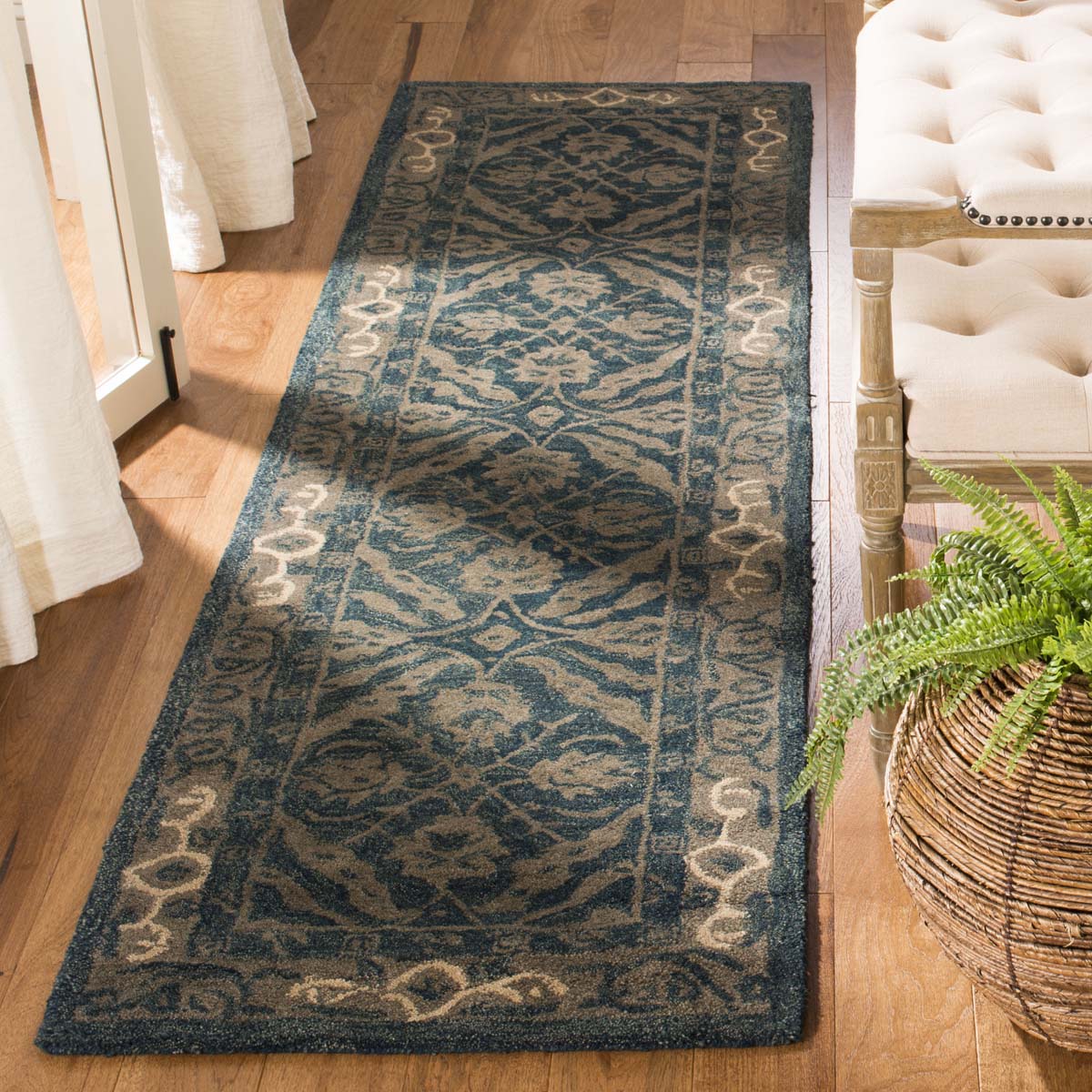 Safavieh Anatolia 83A Rug, AN583A - Navy / Ivory