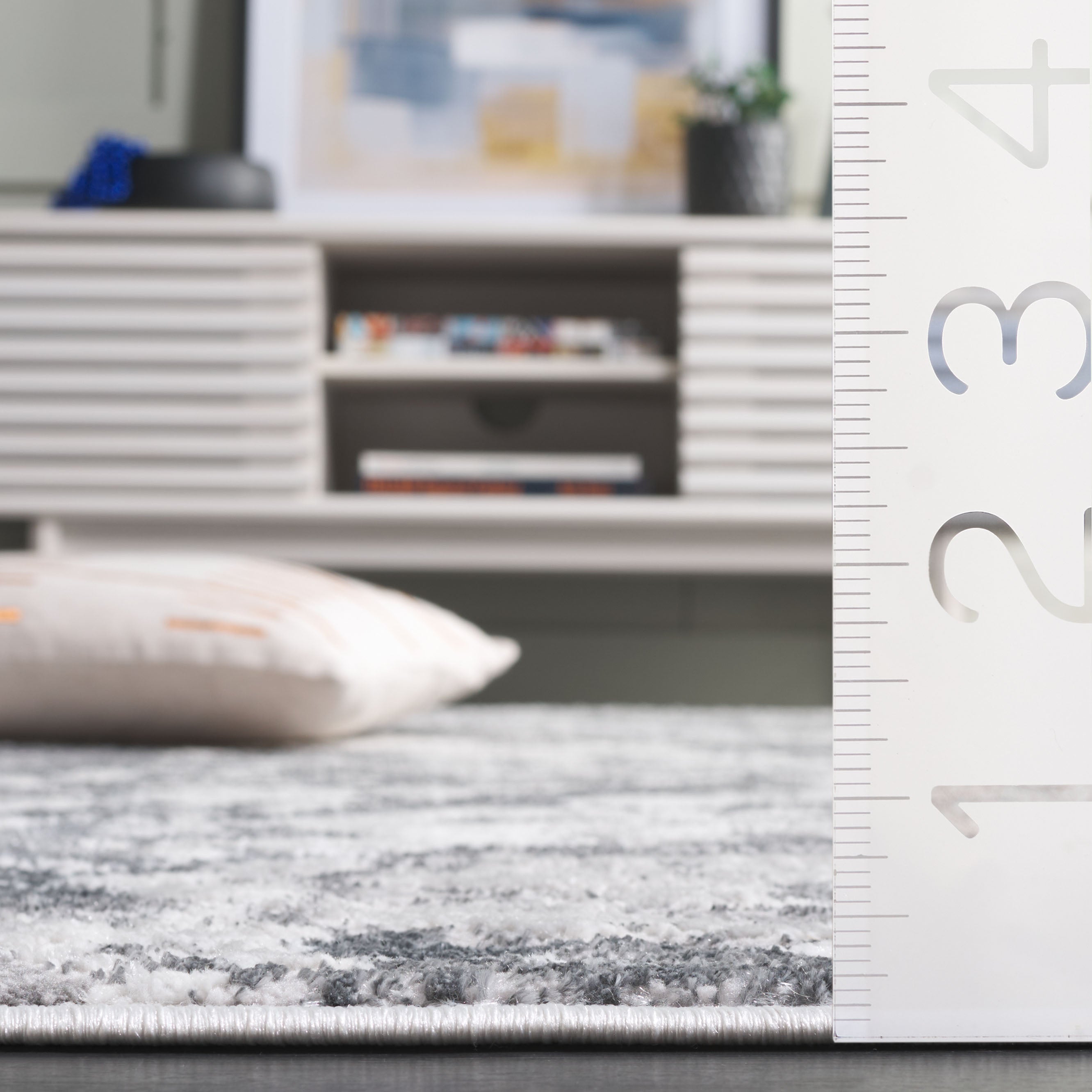 AURA 206 – GREY / IVORY