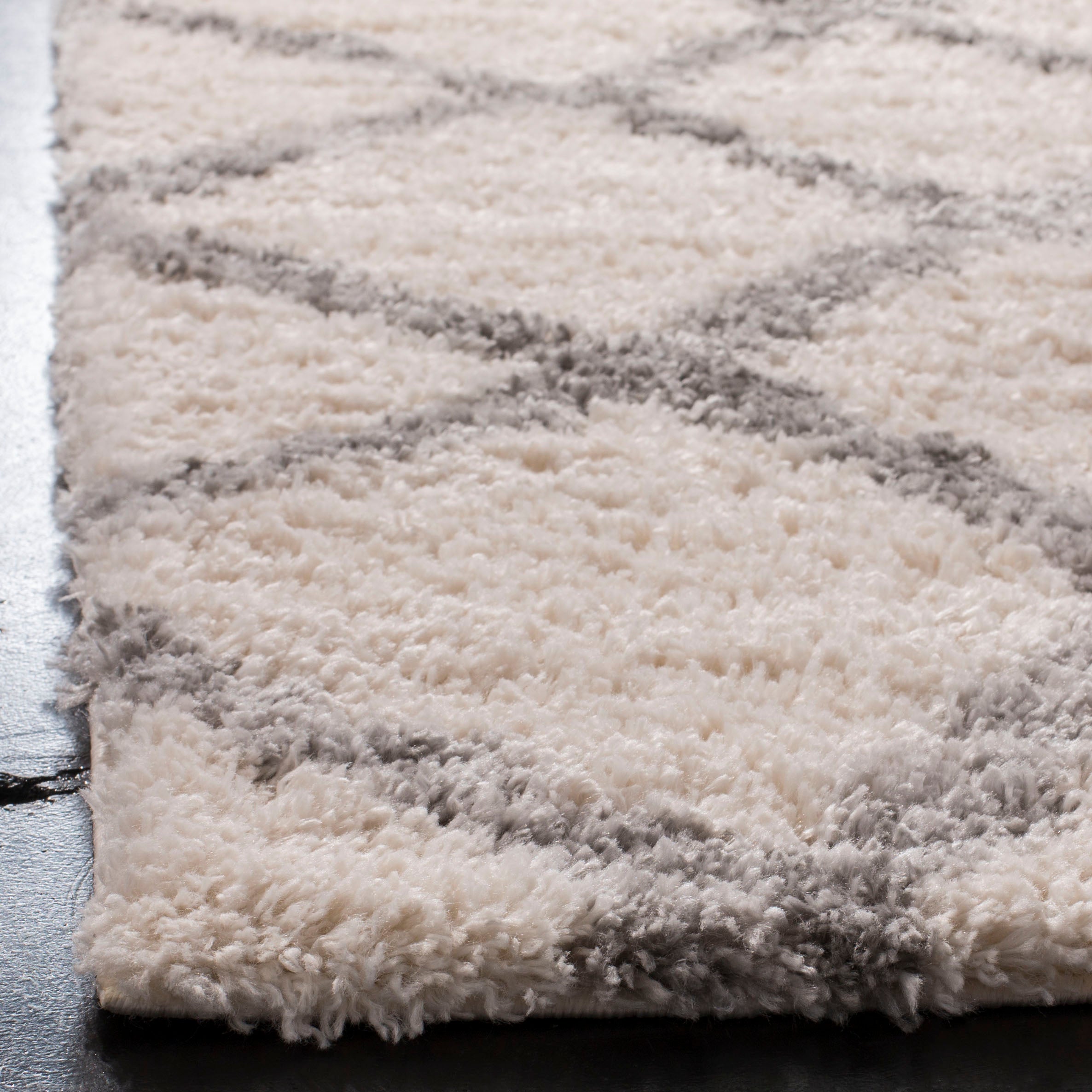 BERBER SHAG 215 – IVORY / GREY