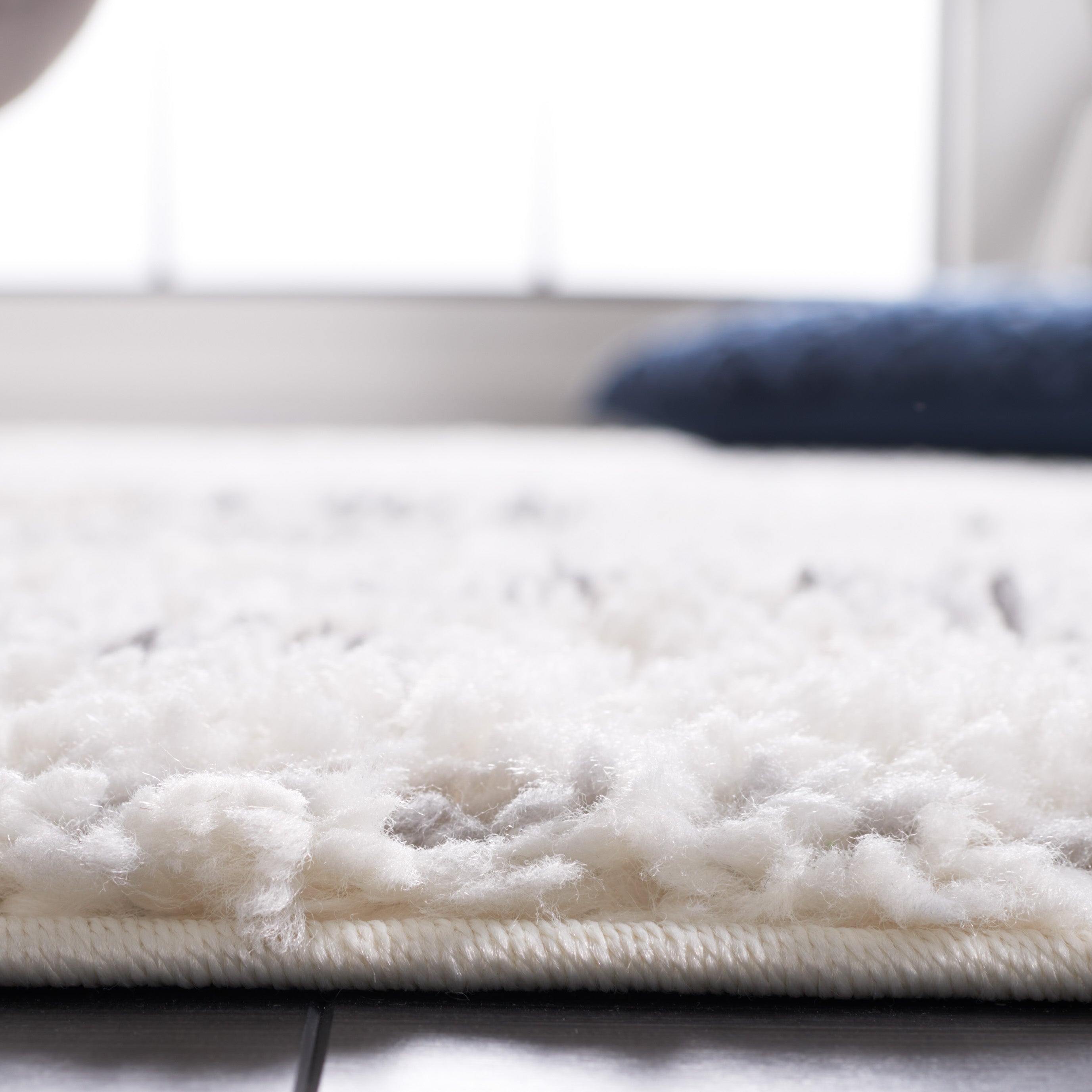 BERBER SHAG 424 – IVORY / GREY