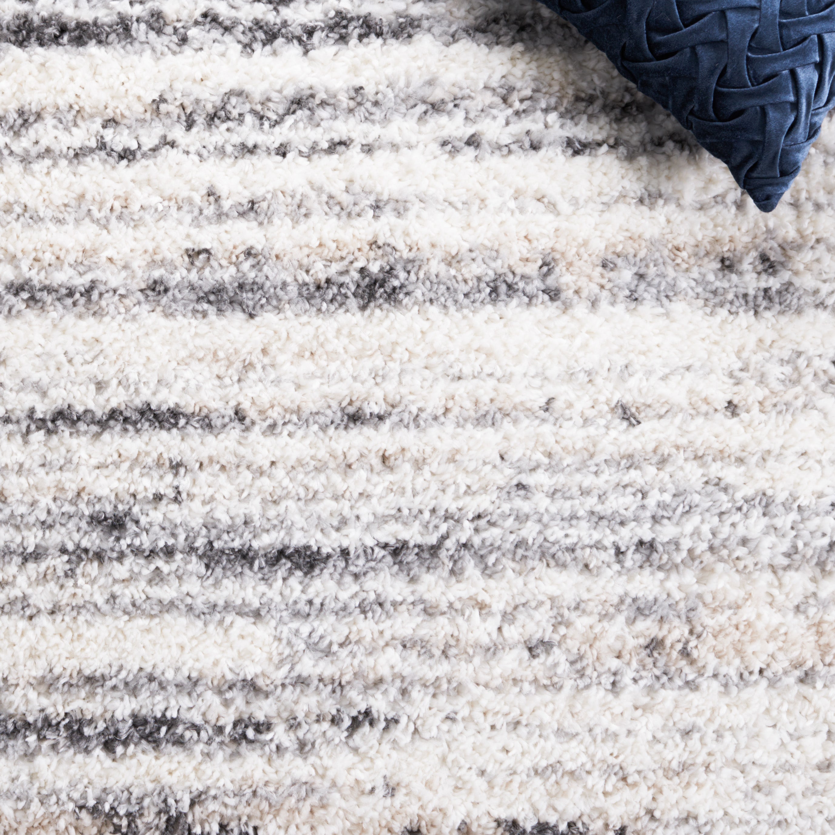BERBER SHAG 424 – IVORY / GREY