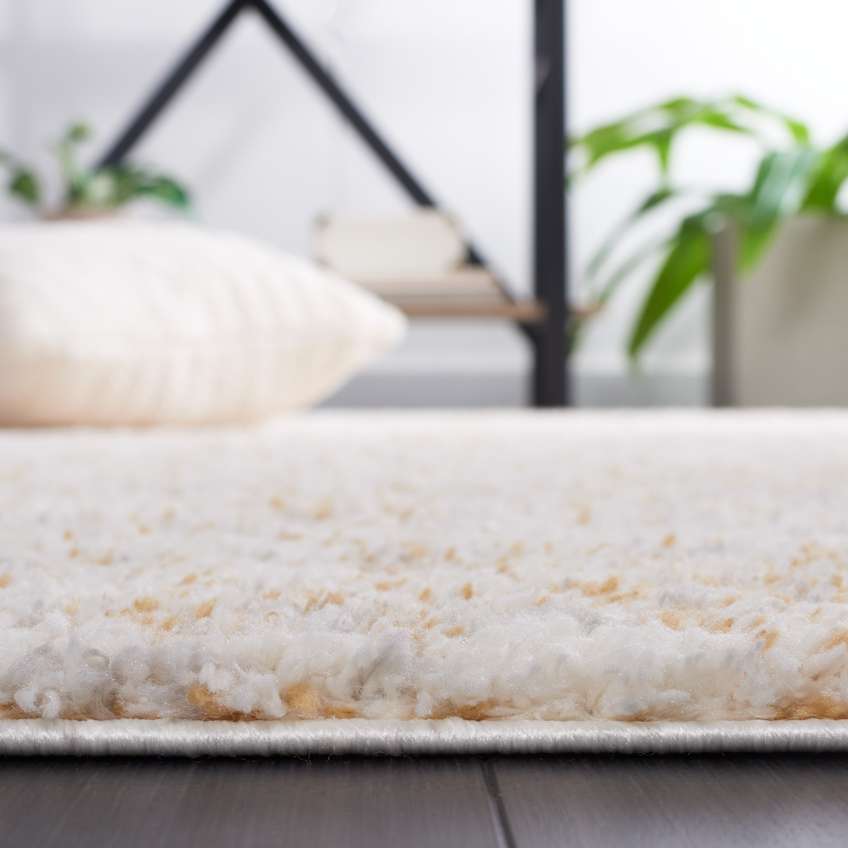 BERBER SHAG 563 – IVORY / LIGHT GOLD