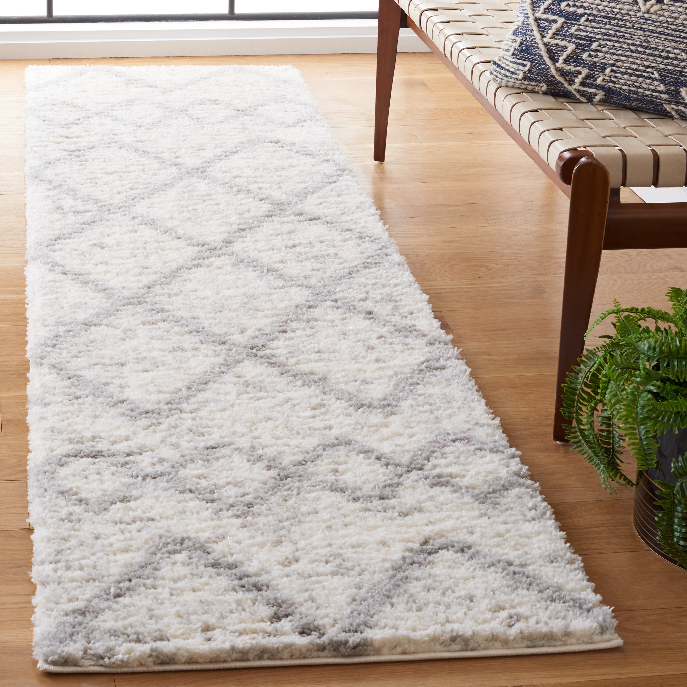 BERBER SHAG 572 – IVORY / GREY