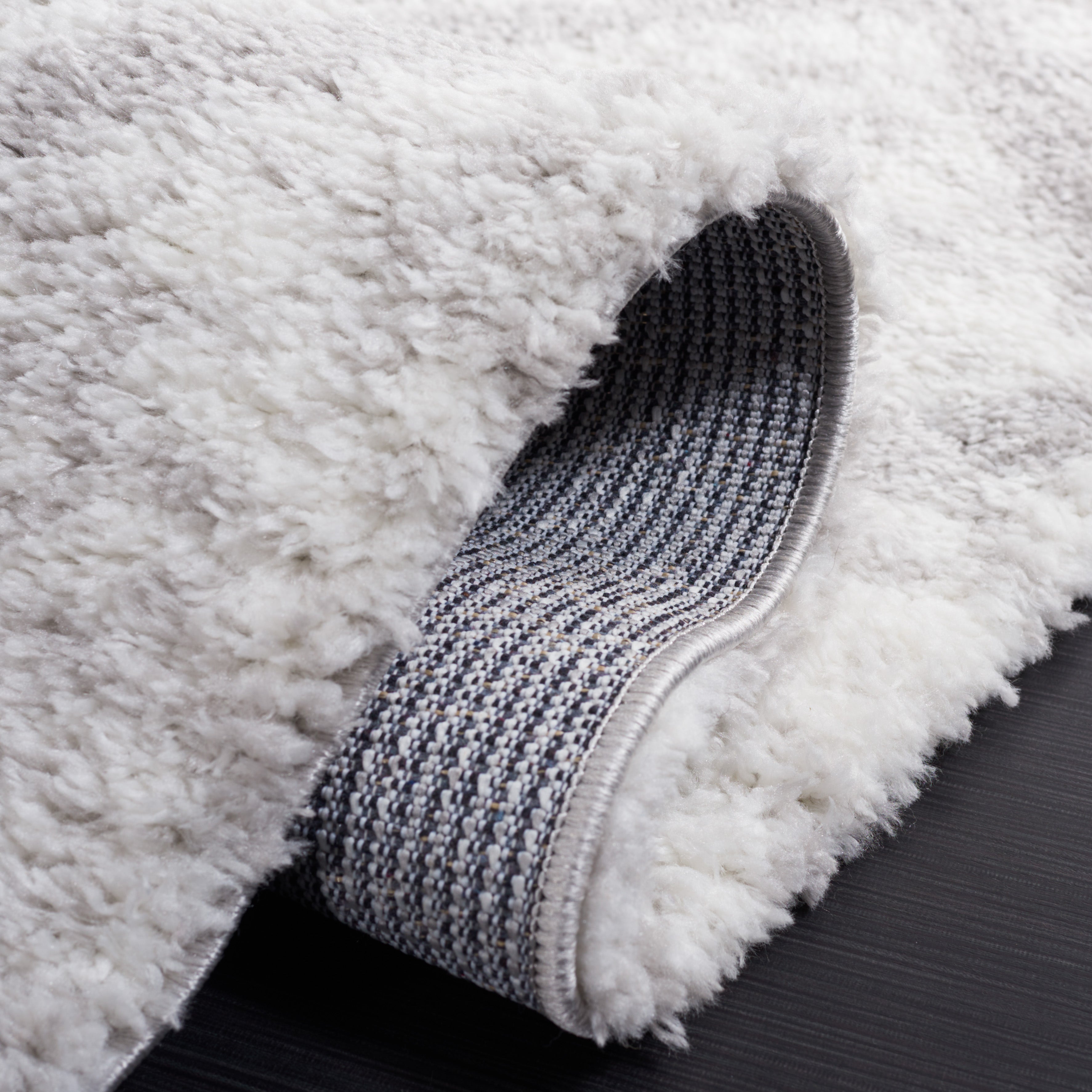 BERBER SHAG 572 – IVORY / GREY