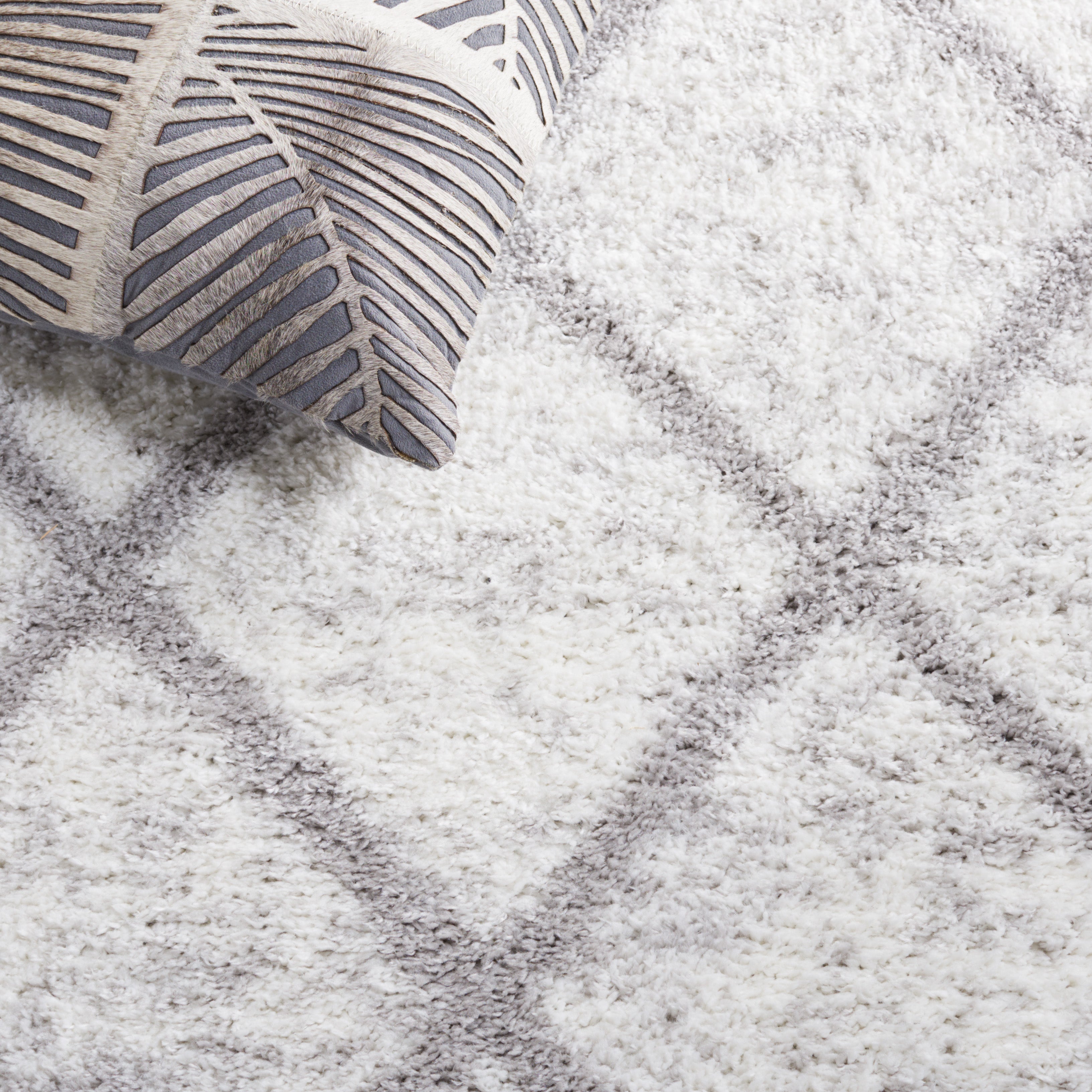 BERBER SHAG 572 – IVORY / GREY