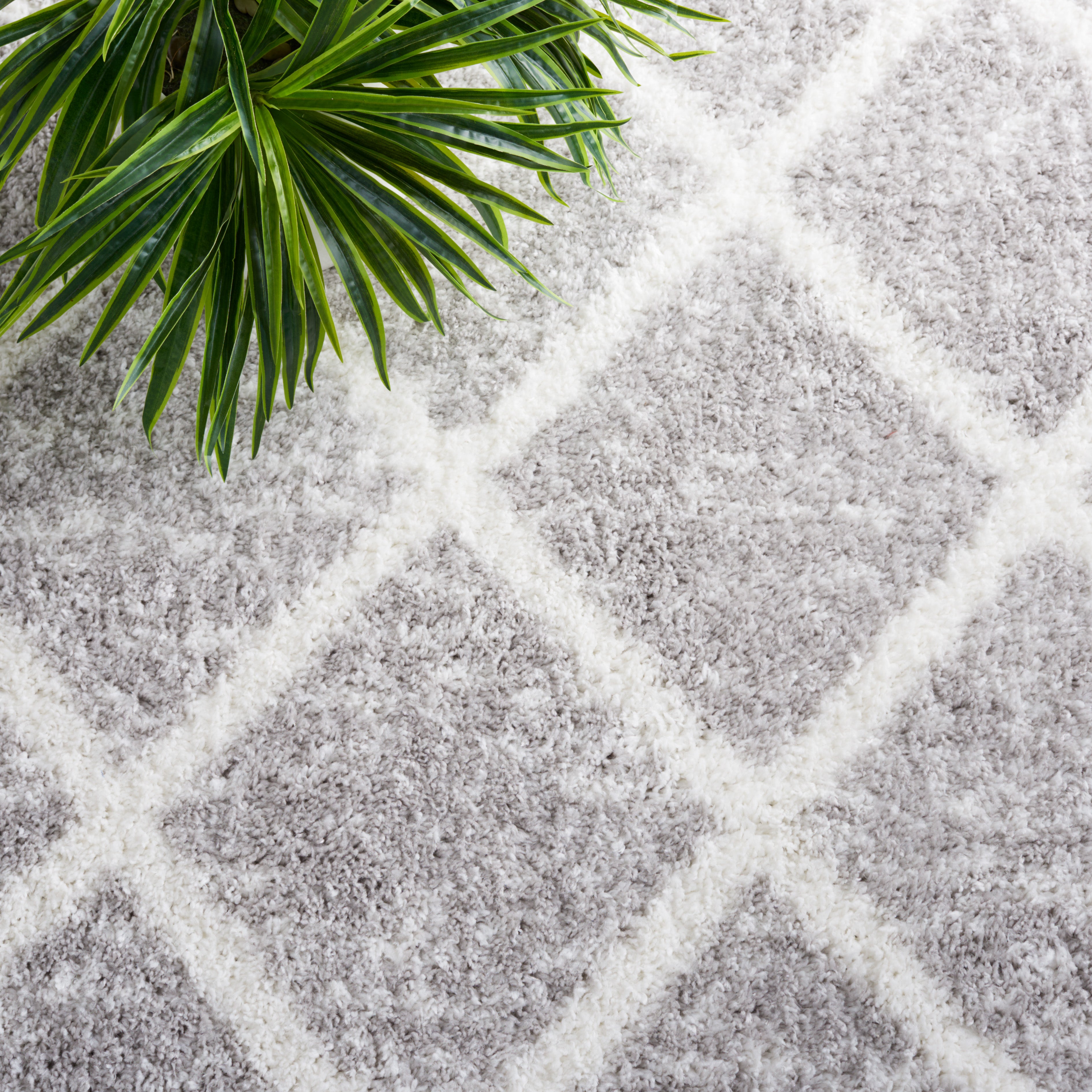 BERBER SHAG 572 – GREY / IVORY