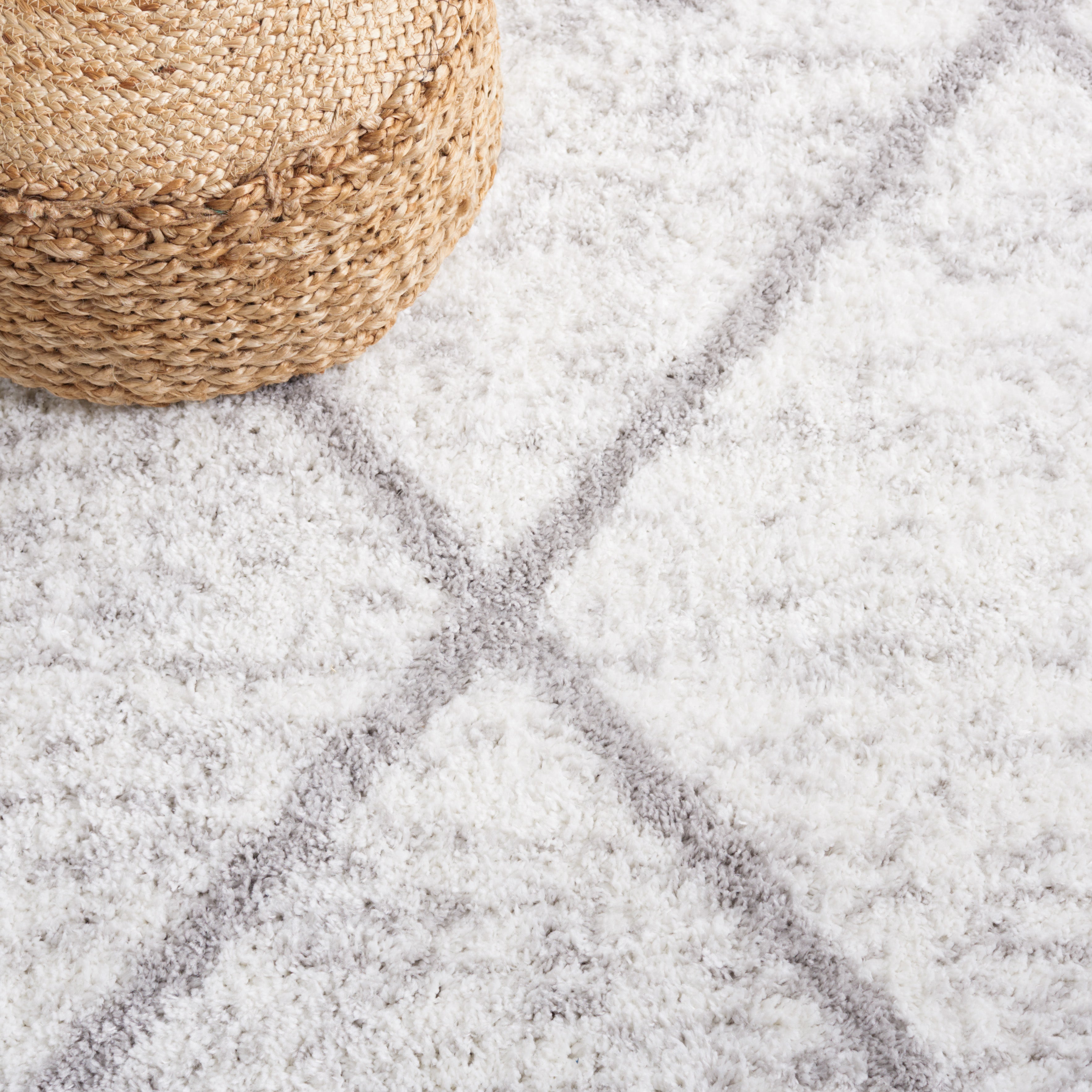 BERBER SHAG 574 – GREY / IVORY