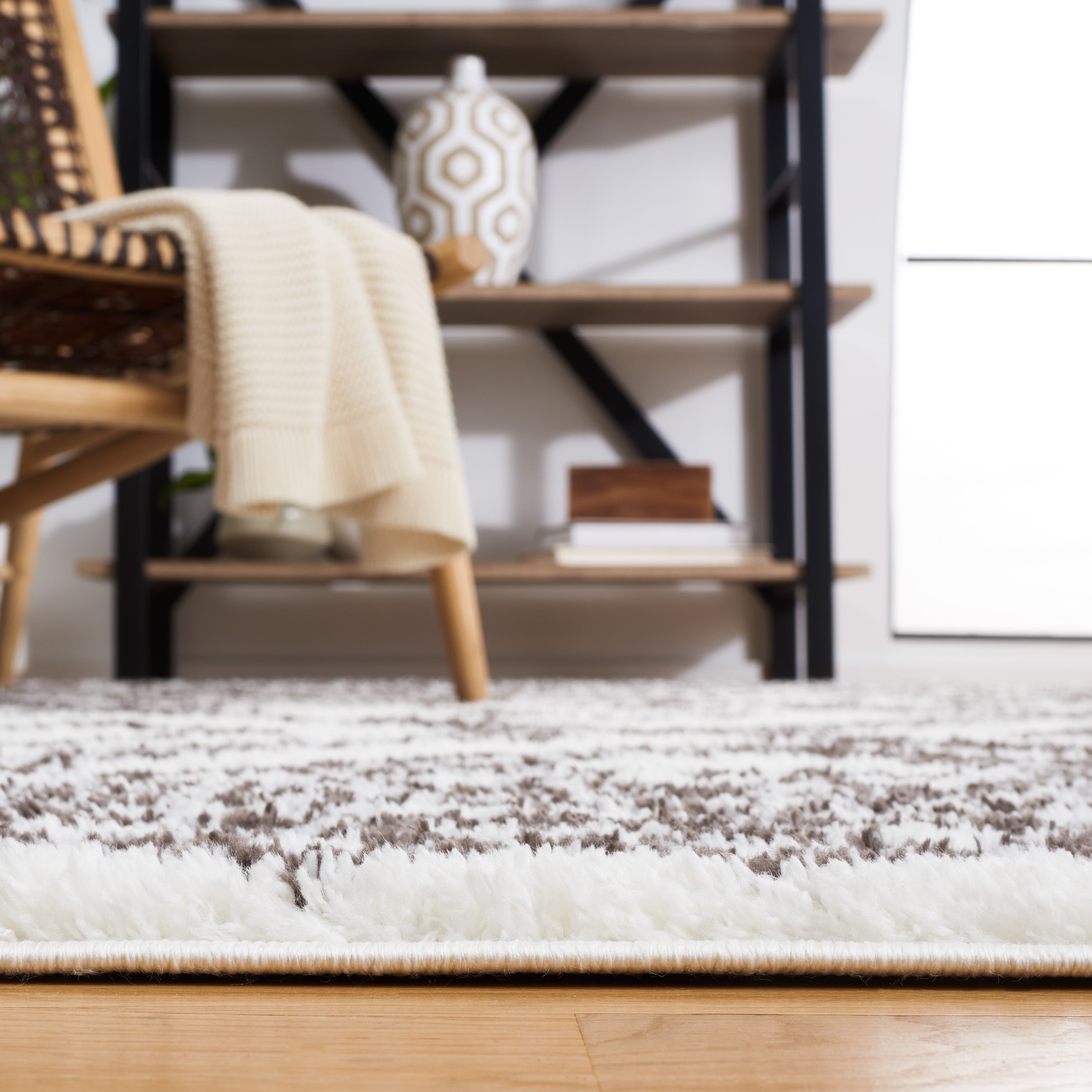 BERBER SHAG 589 – IVORY / DARK GREY