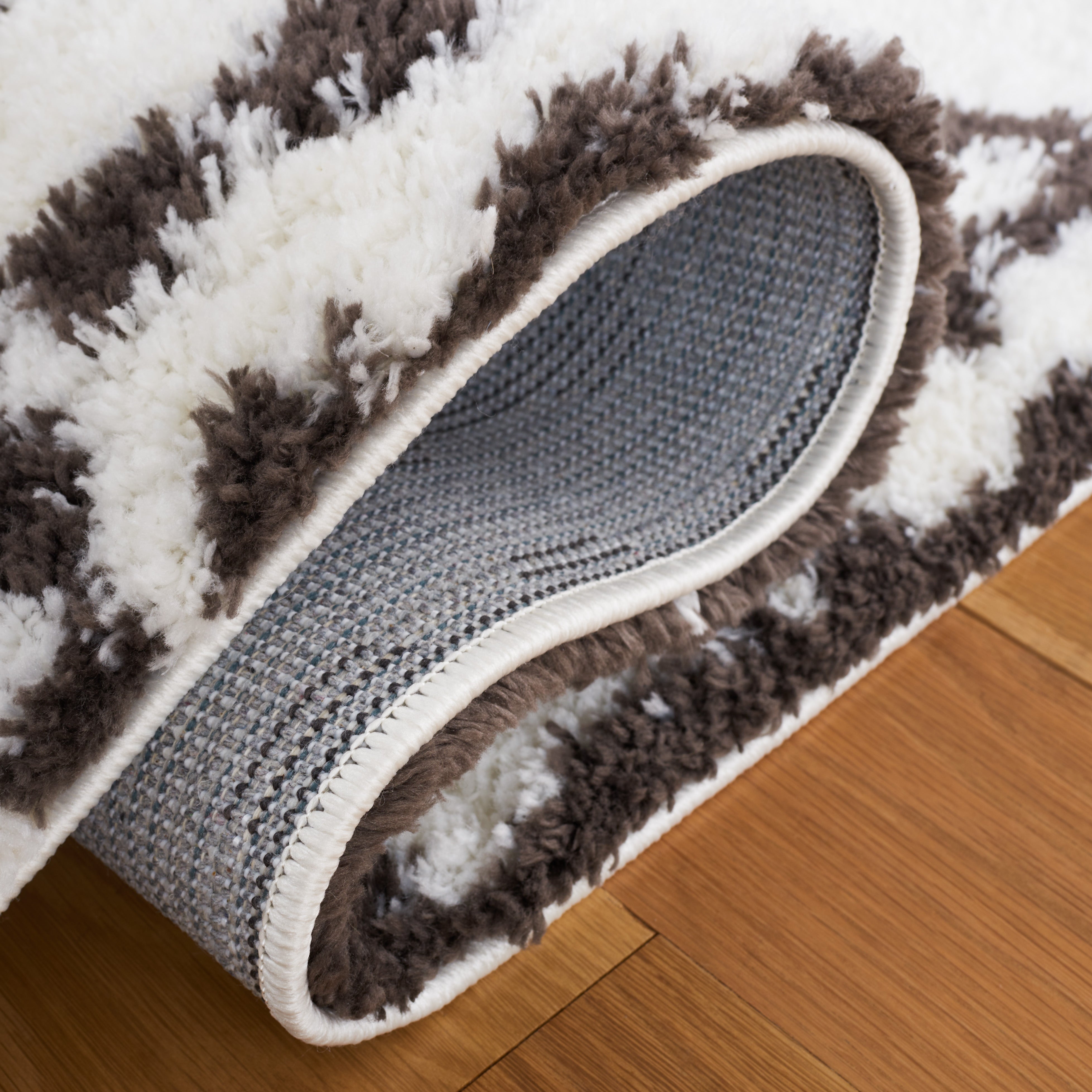 BERBER SHAG 589 – IVORY / DARK GREY