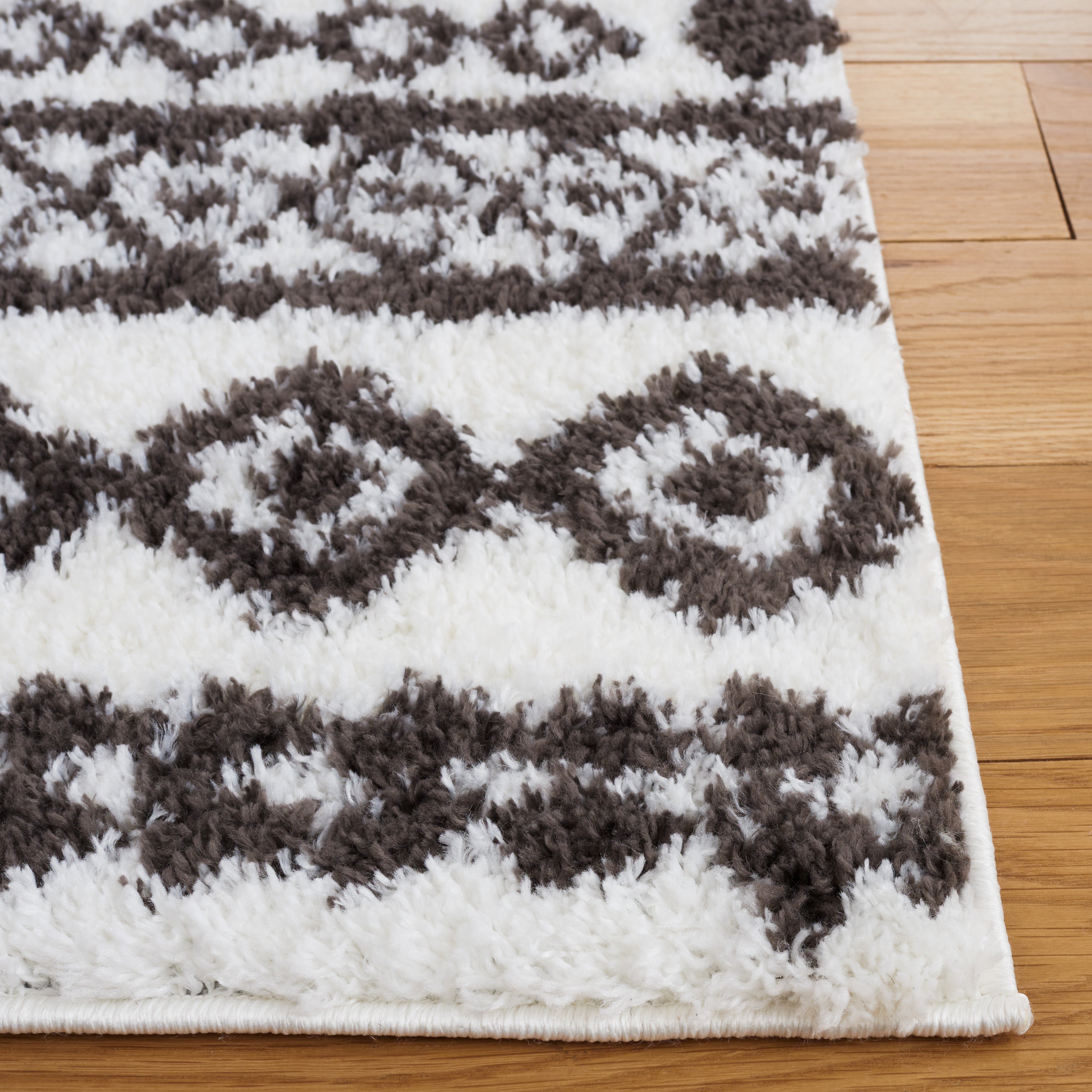BERBER SHAG 591 – IVORY / DARK GREY