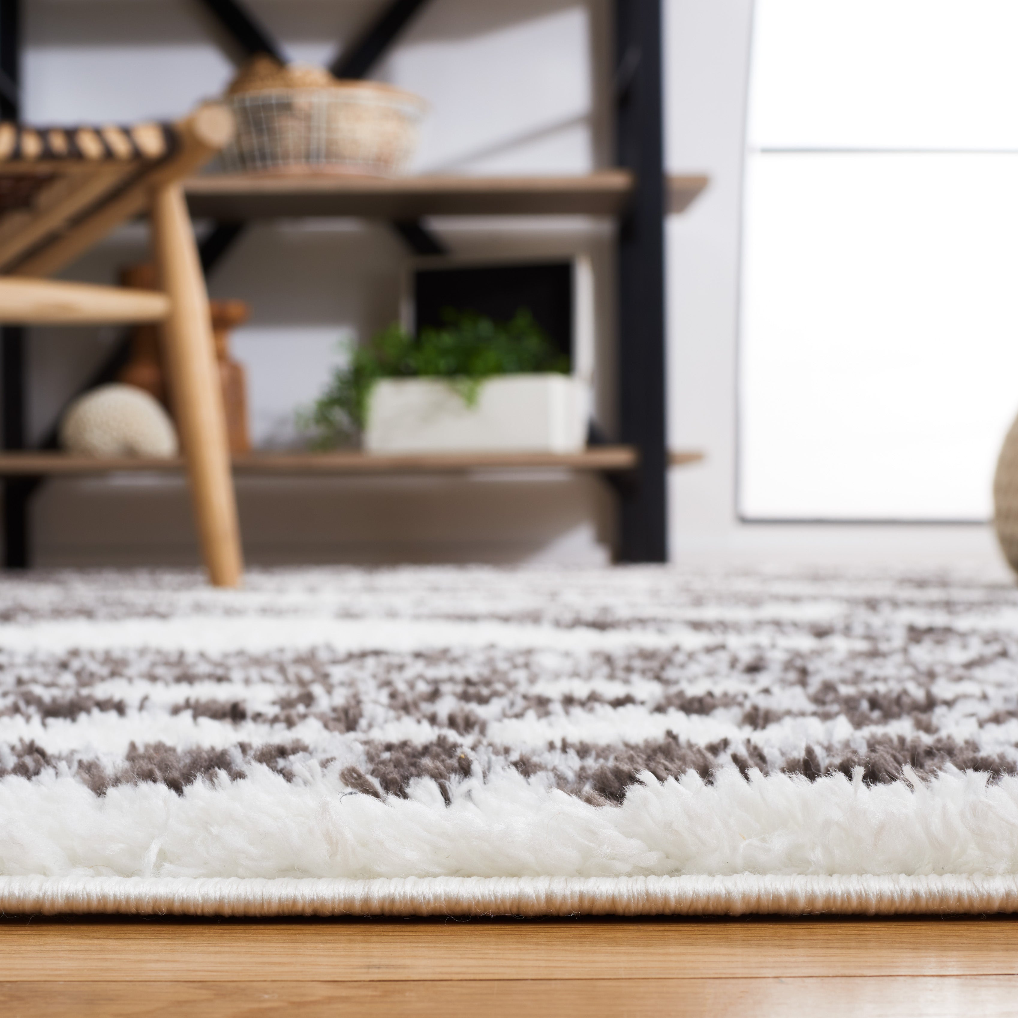 BERBER SHAG 591 – IVORY / DARK GREY