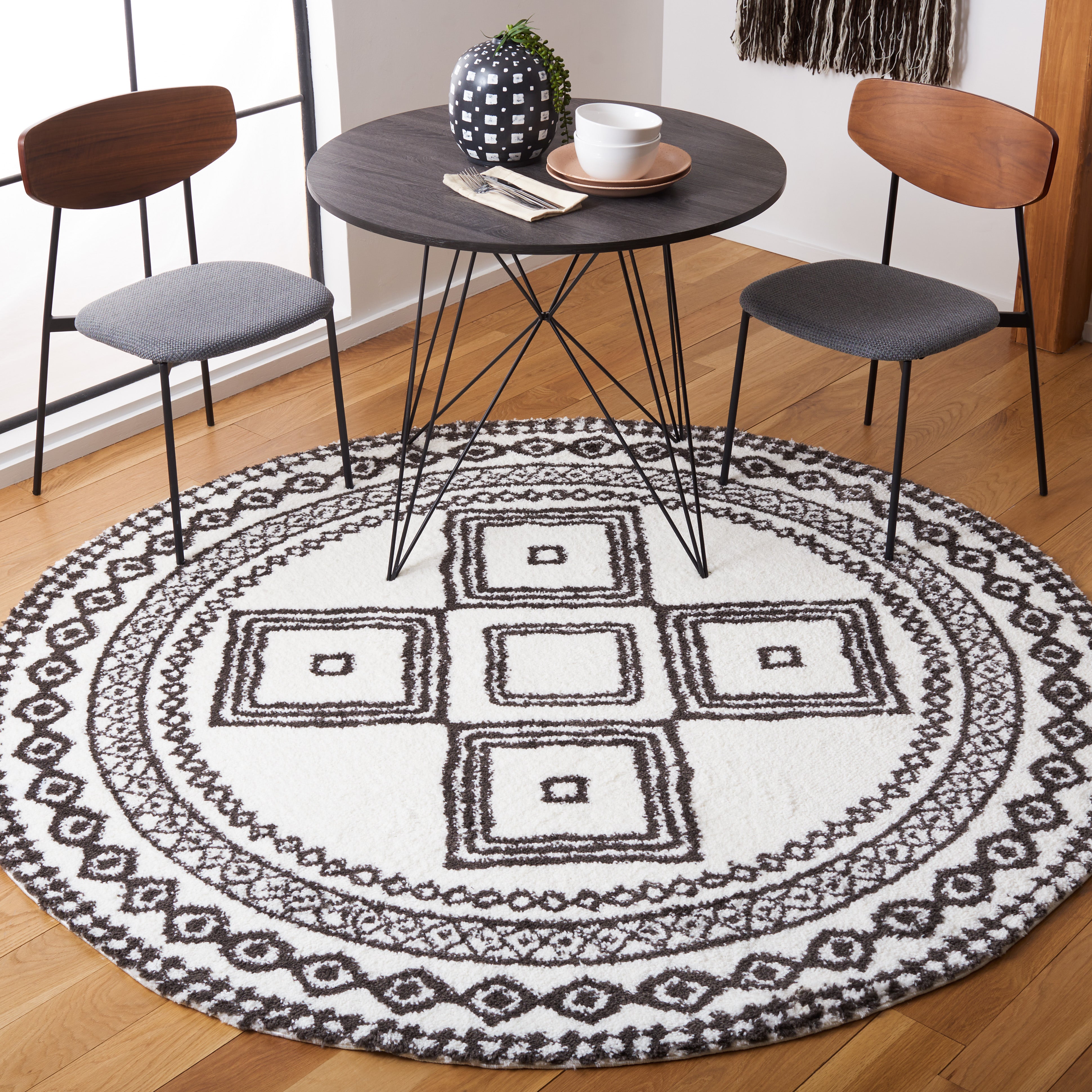 BERBER SHAG 591 – IVORY / DARK GREY