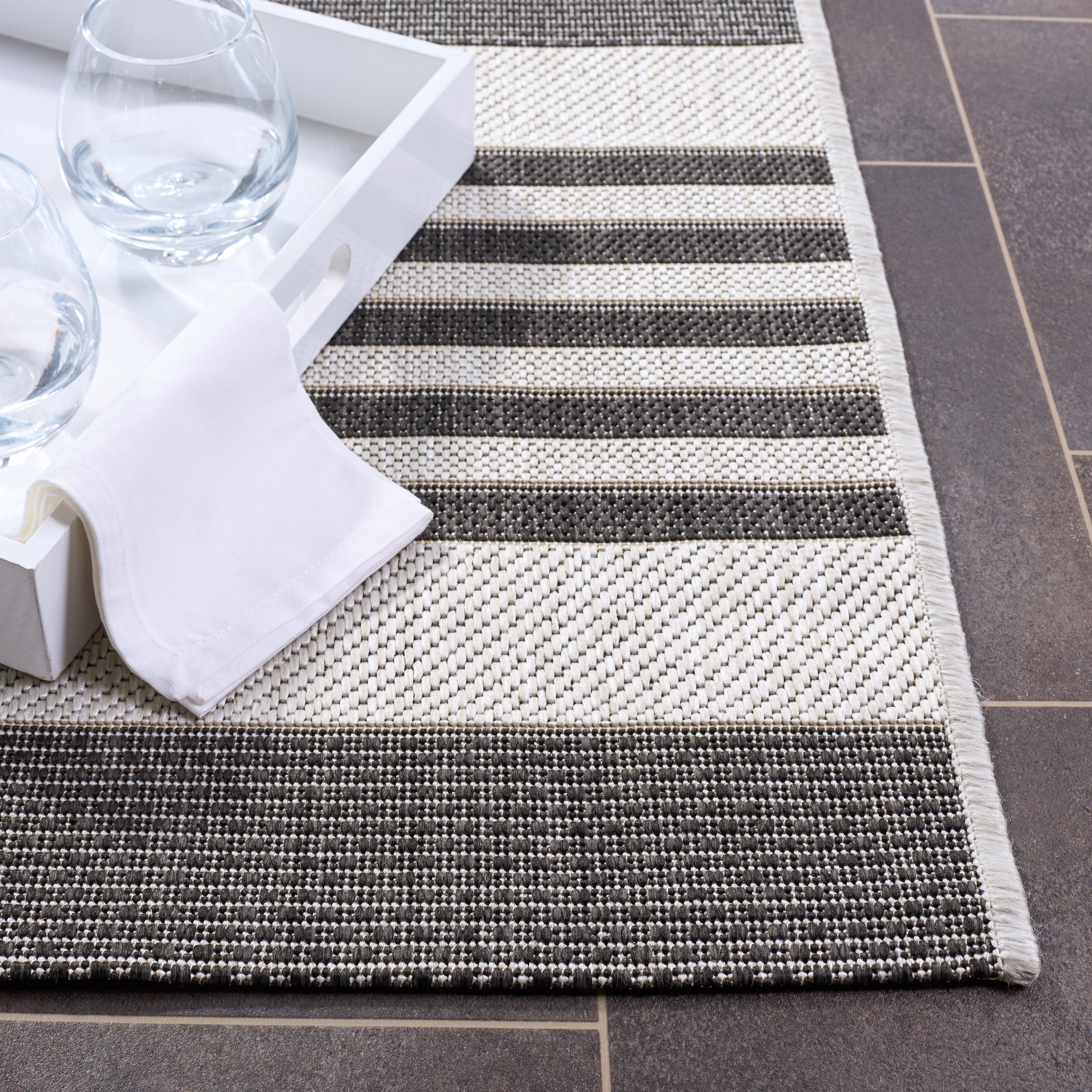 BEACH HOUSE 222 – LIGHT GREY / CHARCOAL