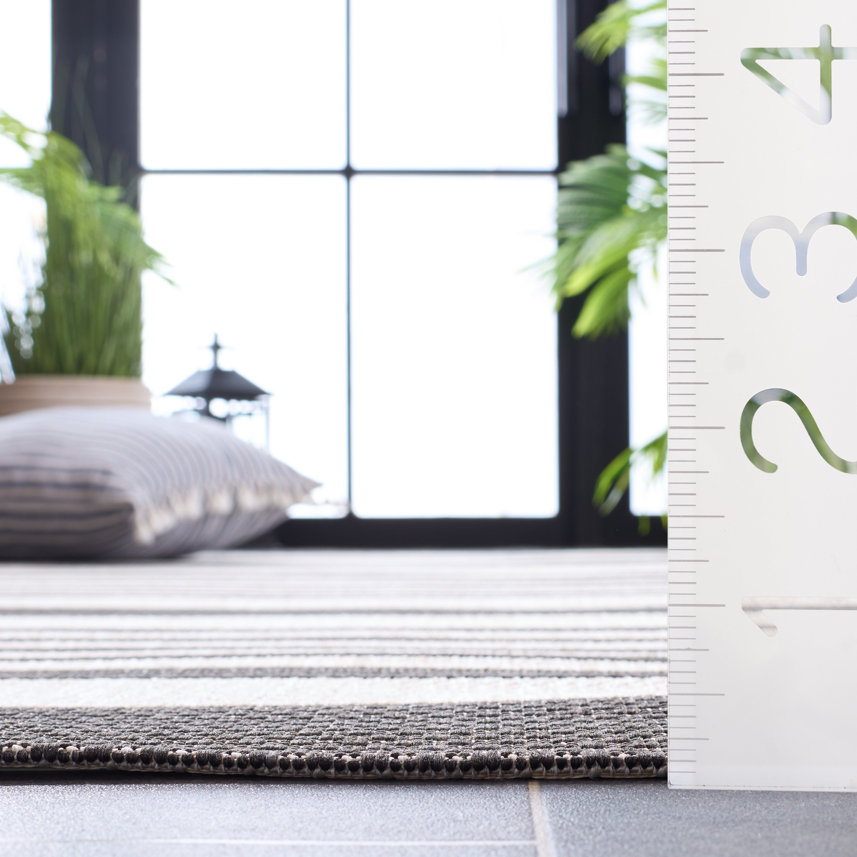 BEACH HOUSE 222 – LIGHT GREY / CHARCOAL