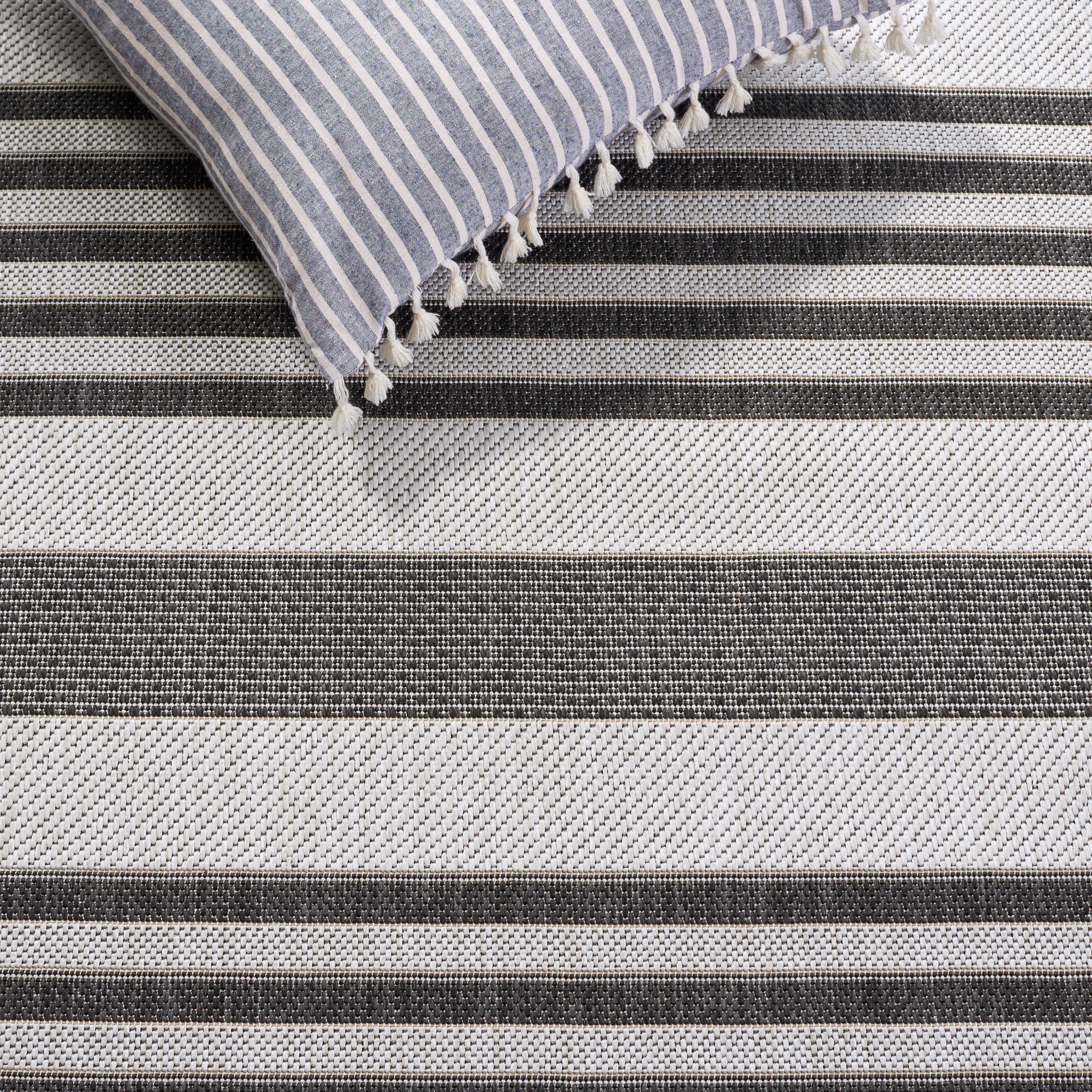 BEACH HOUSE 222 – LIGHT GREY / CHARCOAL