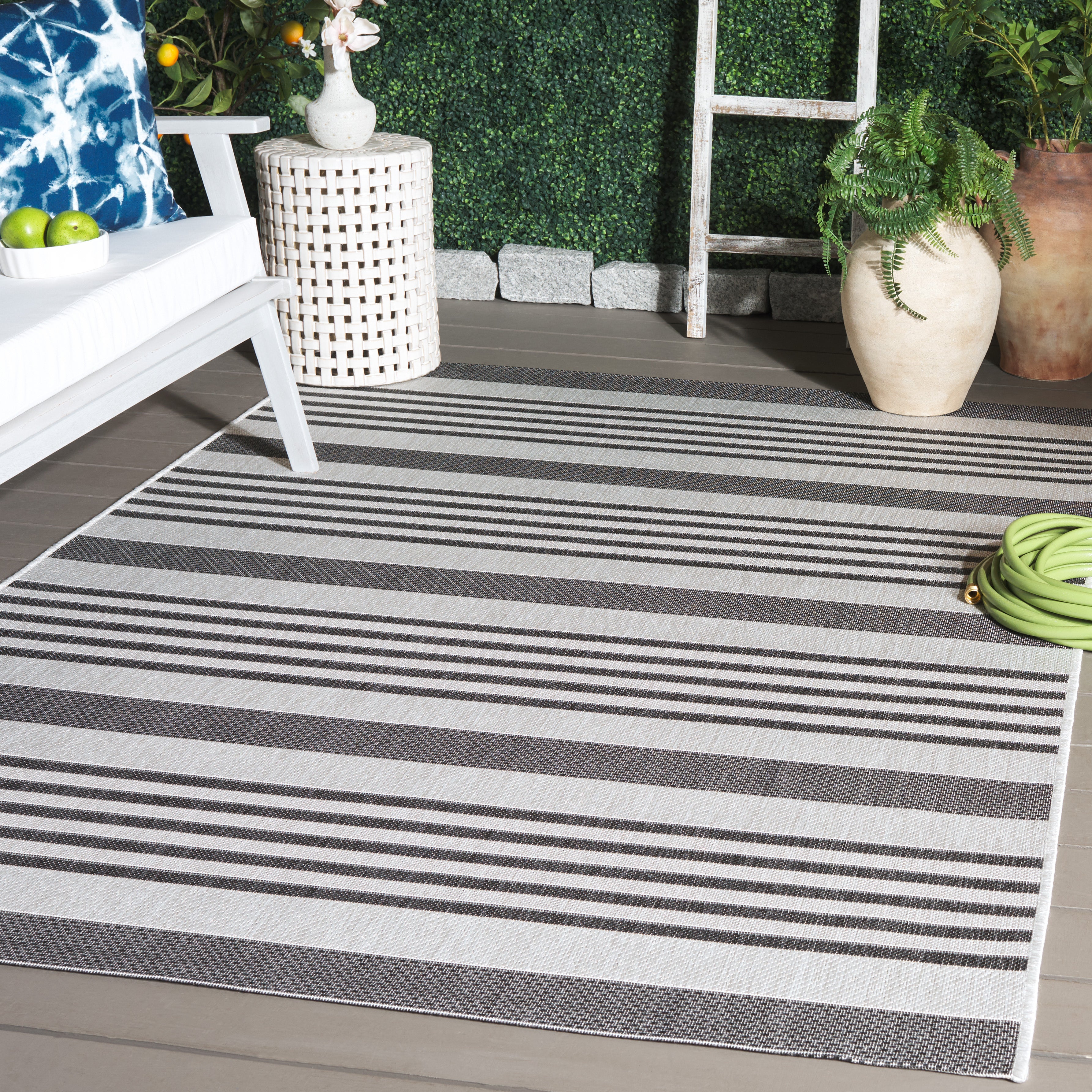 BEACH HOUSE 222 – LIGHT GREY / CHARCOAL