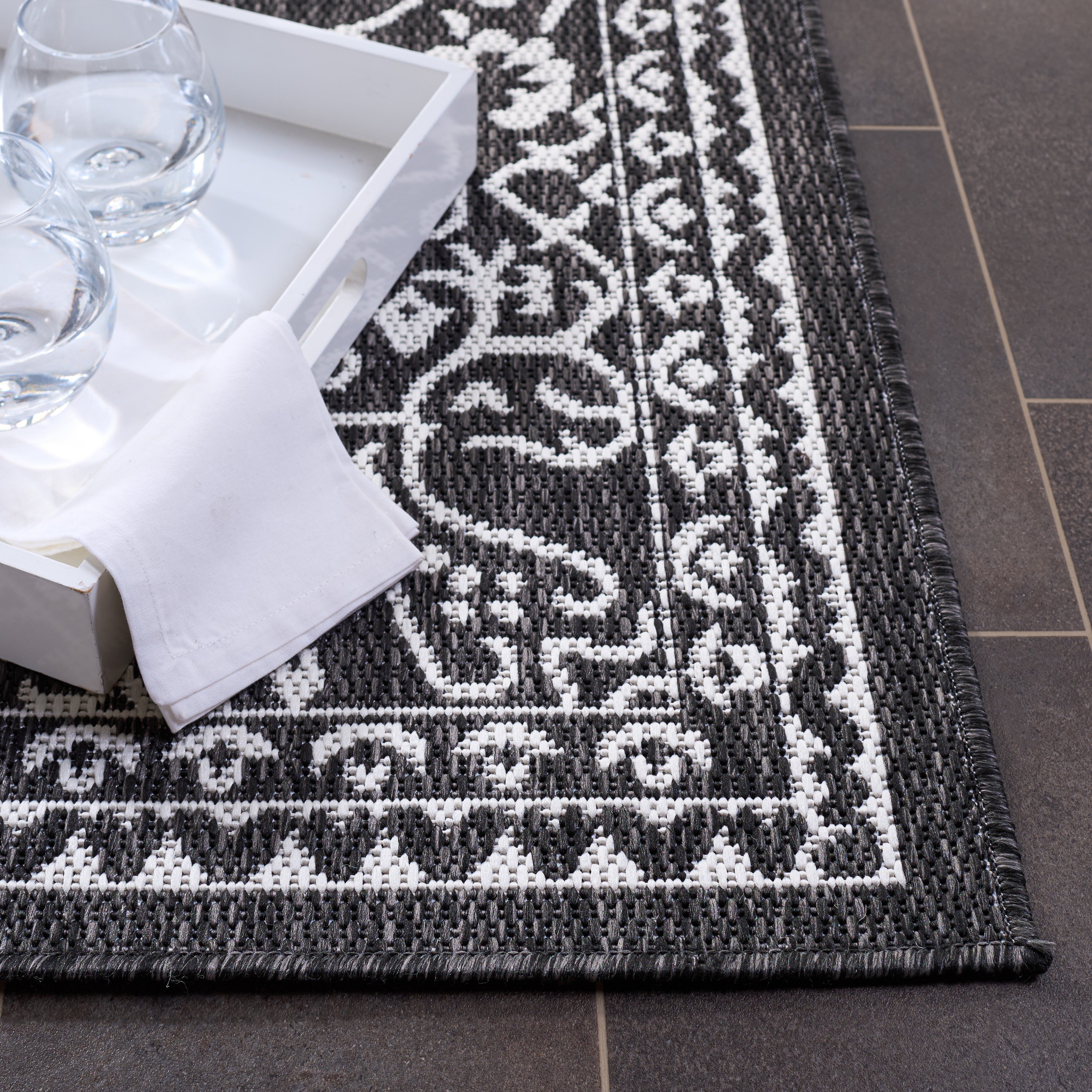 BEACH HOUSE 292 – CHARCOAL / IVORY