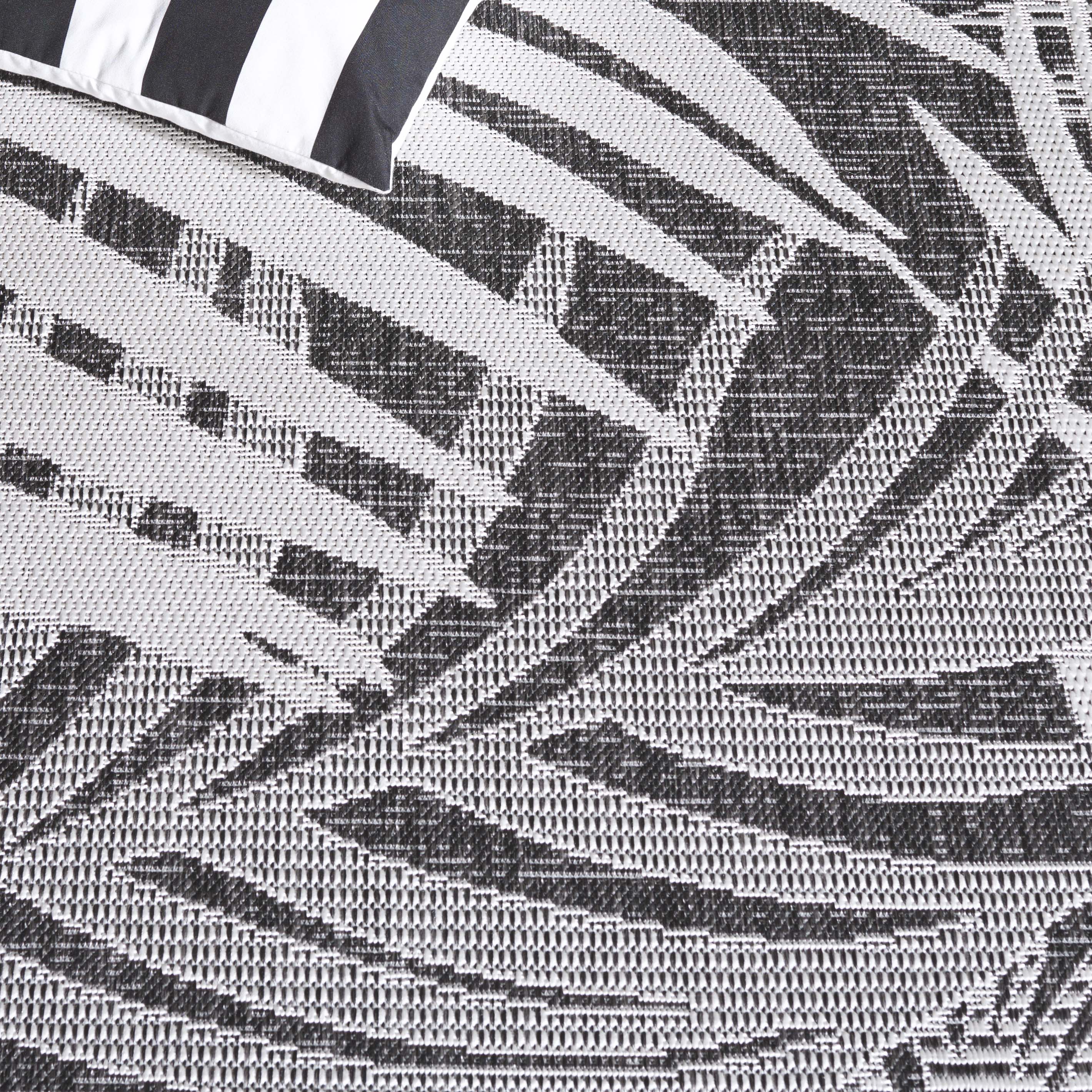 BEACH HOUSE 294 – CHARCOAL / IVORY