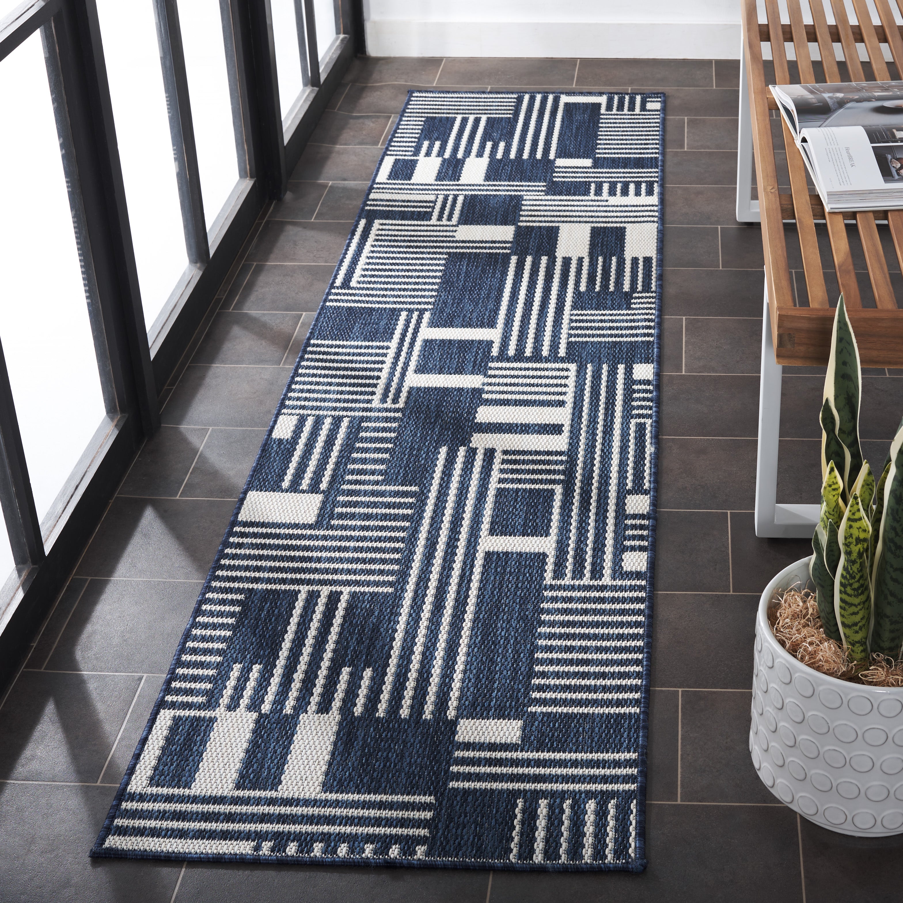 BEACH HOUSE 402 – NAVY / IVORY