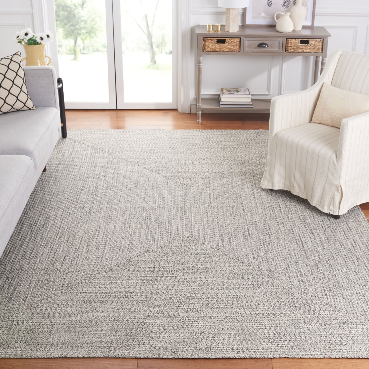 GREY / IVORY